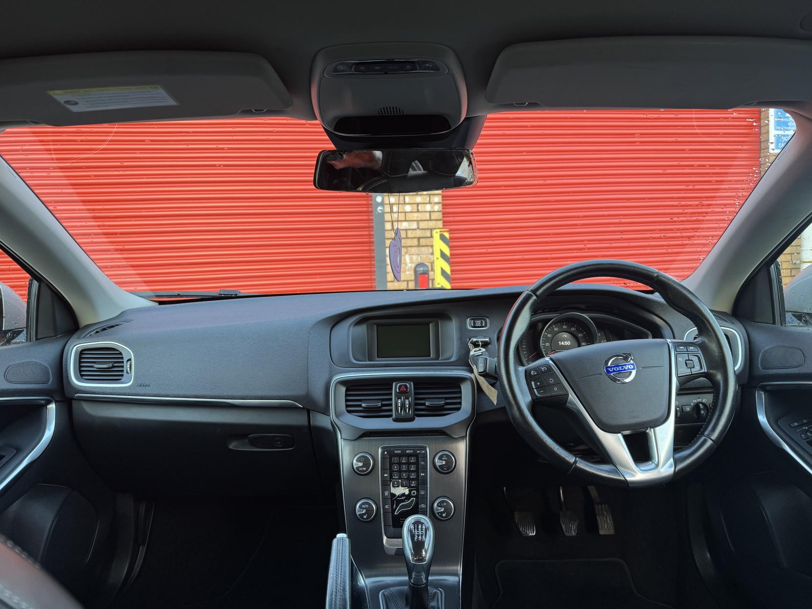 Volvo V40 1.6 D2 SE Hatchback 5dr Diesel Manual Euro 5 (s/s) (115 ps)