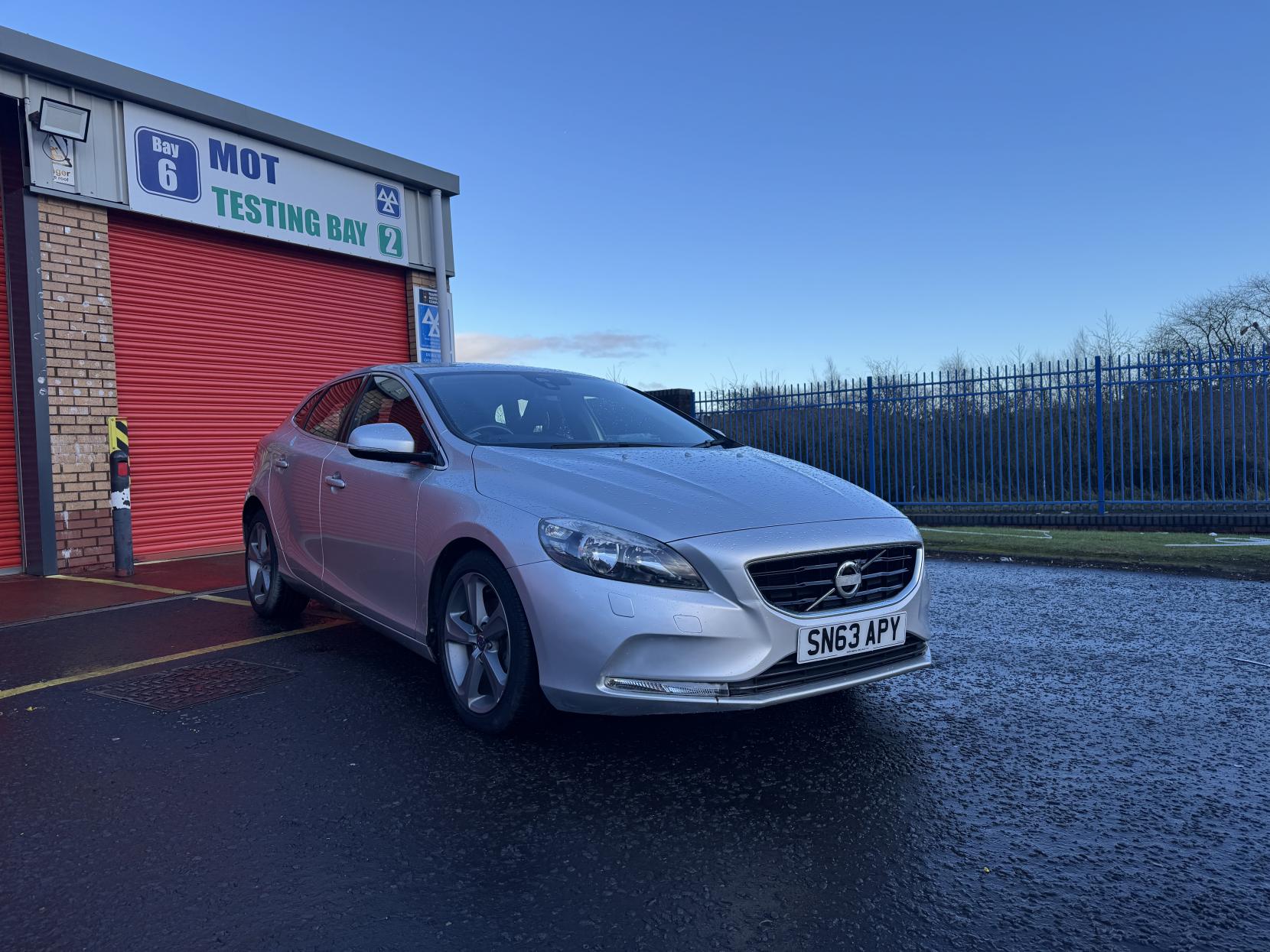 Volvo V40 1.6 D2 SE Hatchback 5dr Diesel Manual Euro 5 (s/s) (115 ps)