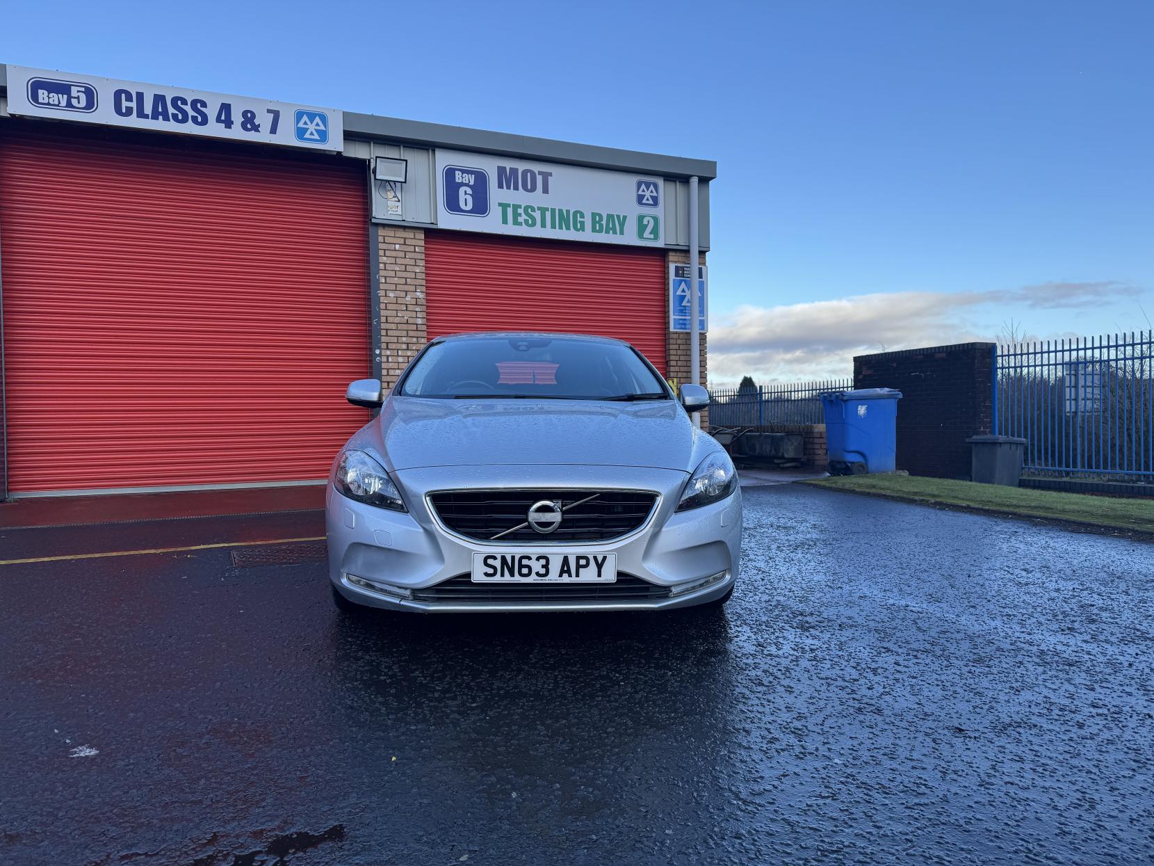 Volvo V40 1.6 D2 SE Hatchback 5dr Diesel Manual Euro 5 (s/s) (115 ps)