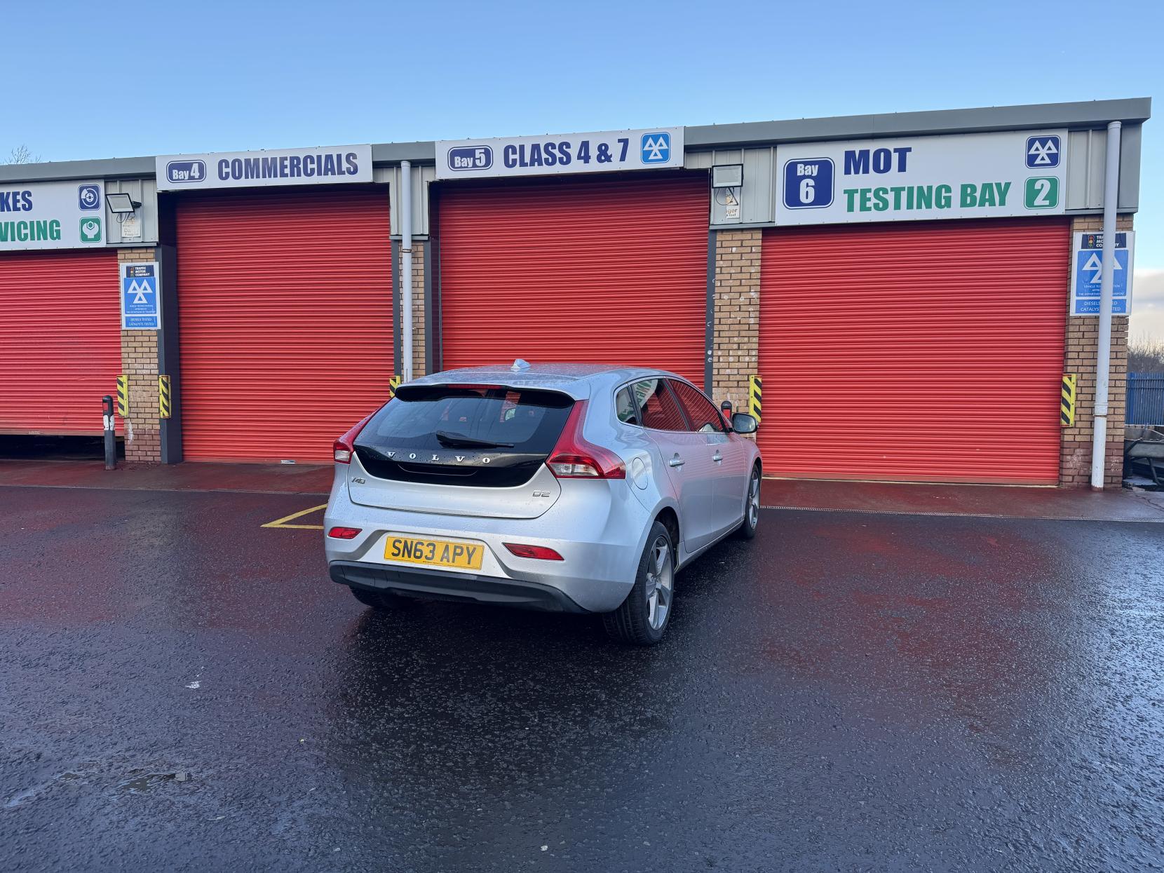 Volvo V40 1.6 D2 SE Hatchback 5dr Diesel Manual Euro 5 (s/s) (115 ps)