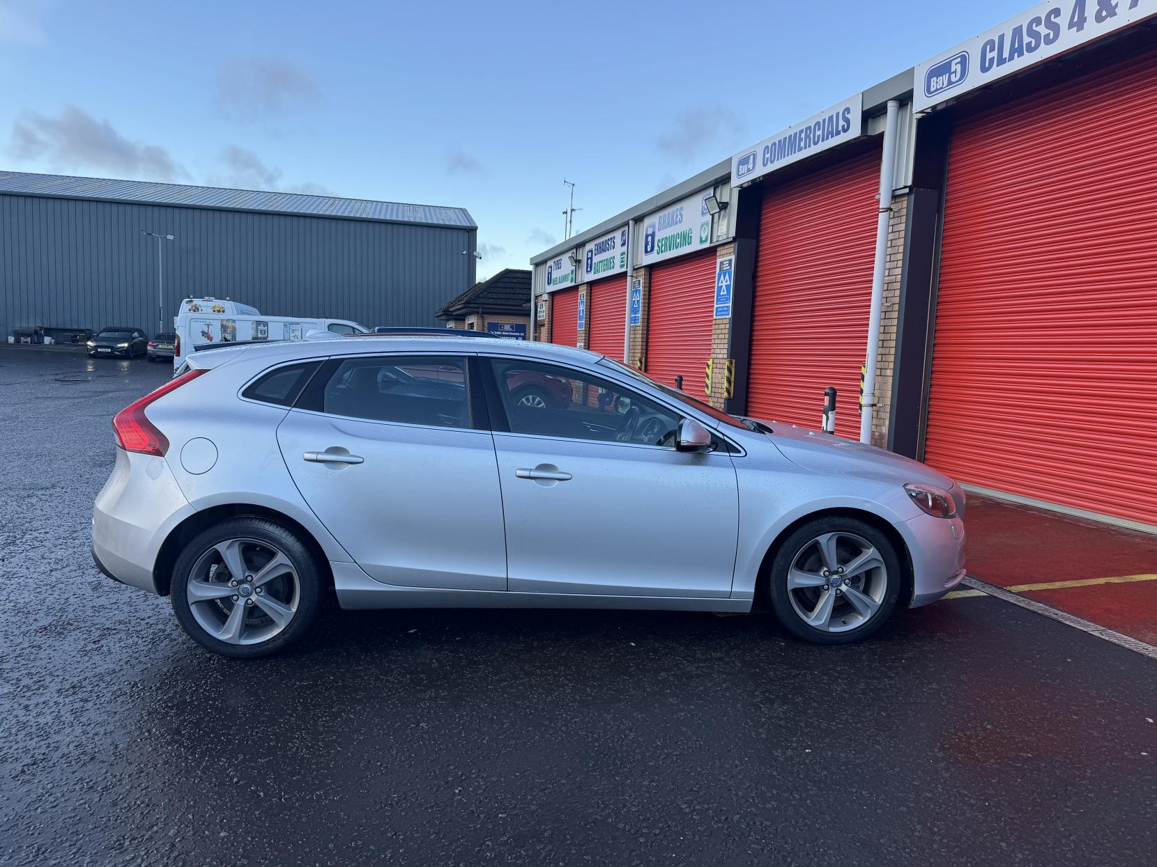 Volvo V40 1.6 D2 SE Hatchback 5dr Diesel Manual Euro 5 (s/s) (115 ps)