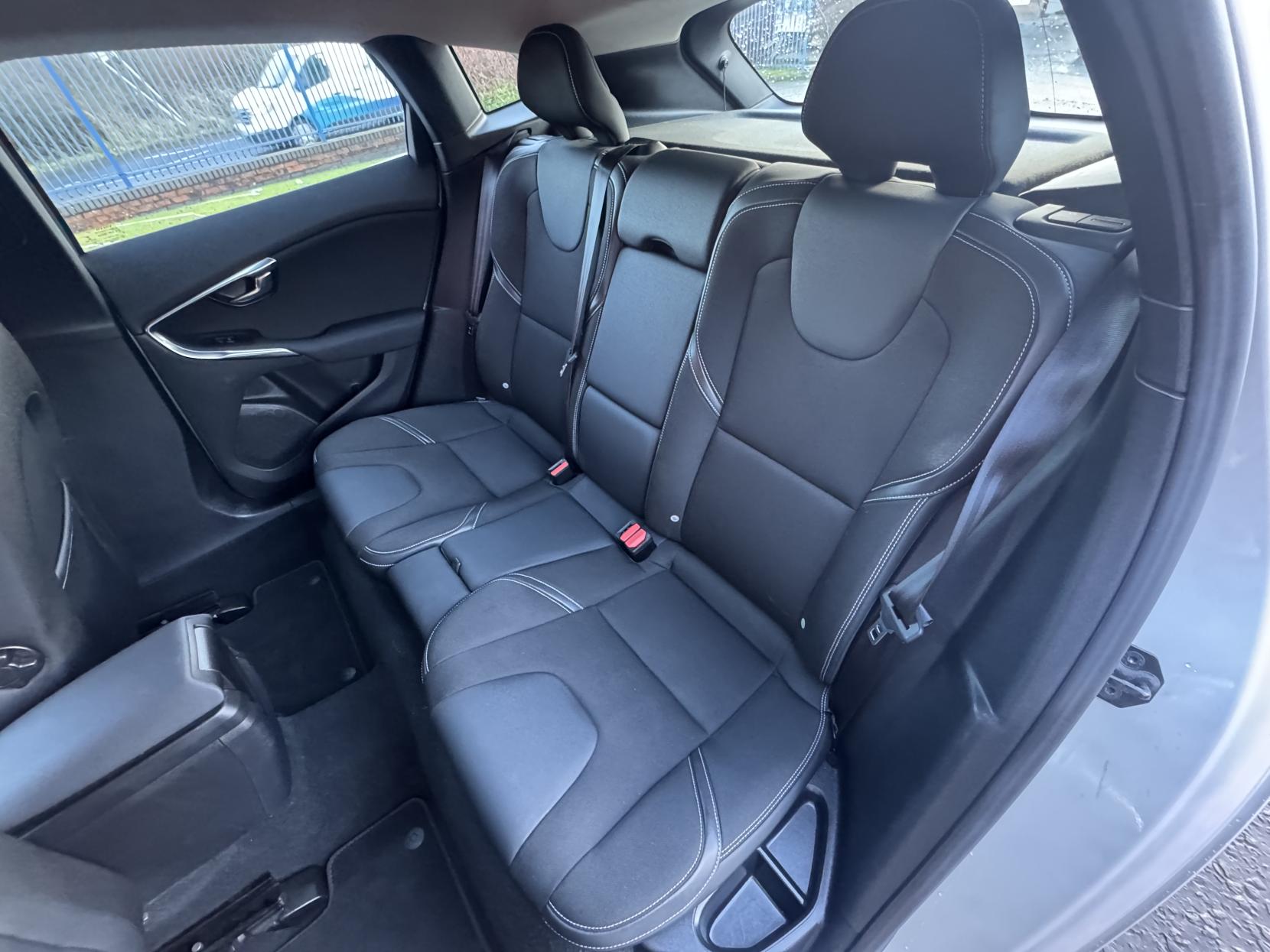 Volvo V40 1.6 D2 SE Hatchback 5dr Diesel Manual Euro 5 (s/s) (115 ps)