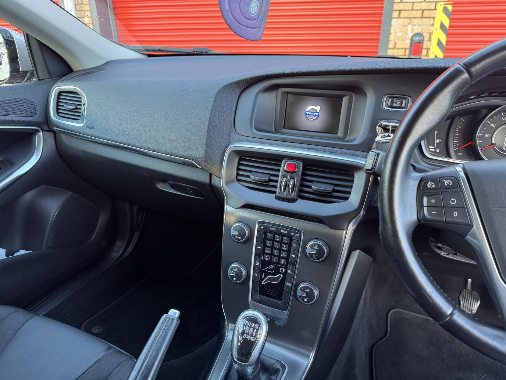 Volvo V40 1.6 D2 SE Hatchback 5dr Diesel Manual Euro 5 (s/s) (115 ps)