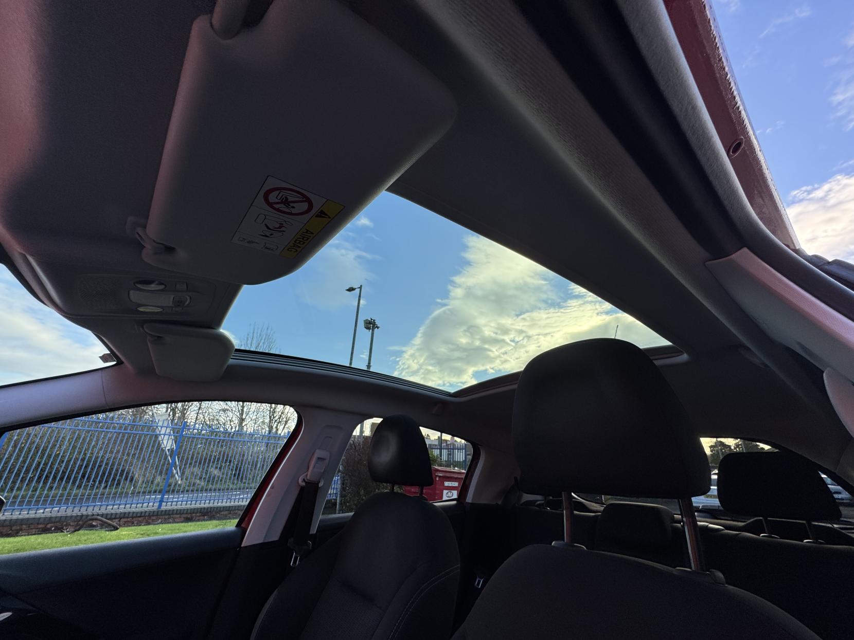 Peugeot 208 1.2 VTi Style Hatchback 5dr Petrol Manual Euro 5 (82 ps)