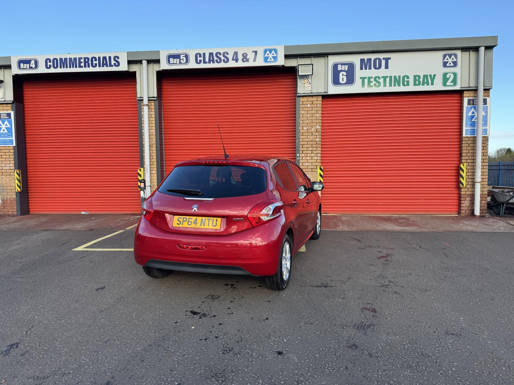 Peugeot 208 1.2 VTi Style Hatchback 5dr Petrol Manual Euro 5 (82 ps)