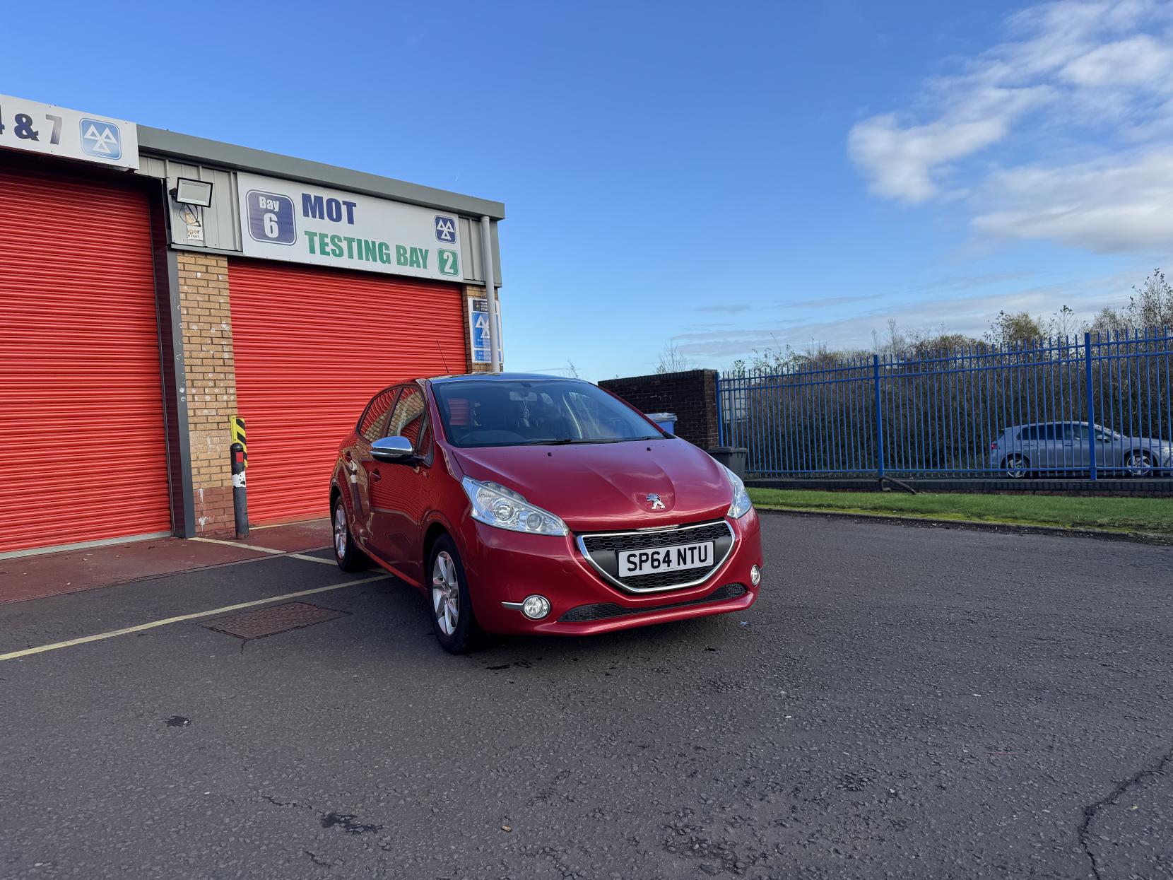 Peugeot 208 1.2 VTi Style Hatchback 5dr Petrol Manual Euro 5 (82 ps)