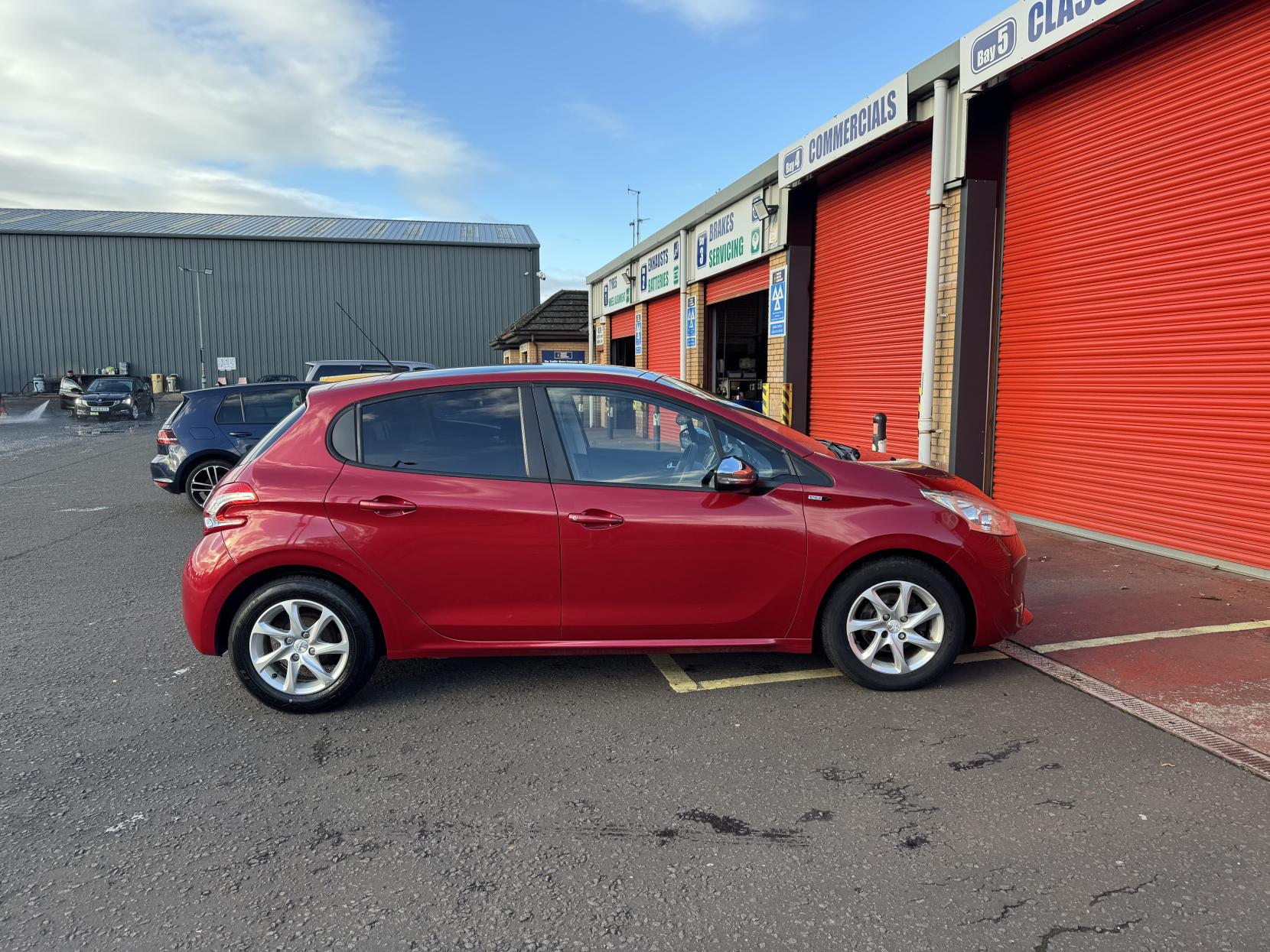 Peugeot 208 1.2 VTi Style Hatchback 5dr Petrol Manual Euro 5 (82 ps)