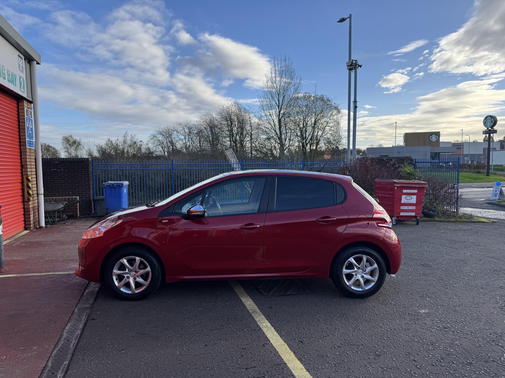 Peugeot 208 1.2 VTi Style Hatchback 5dr Petrol Manual Euro 5 (82 ps)