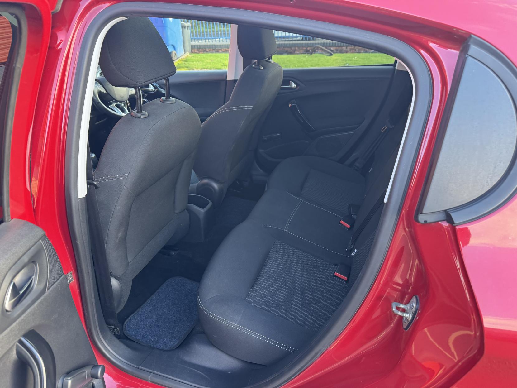 Peugeot 208 1.2 VTi Style Hatchback 5dr Petrol Manual Euro 5 (82 ps)