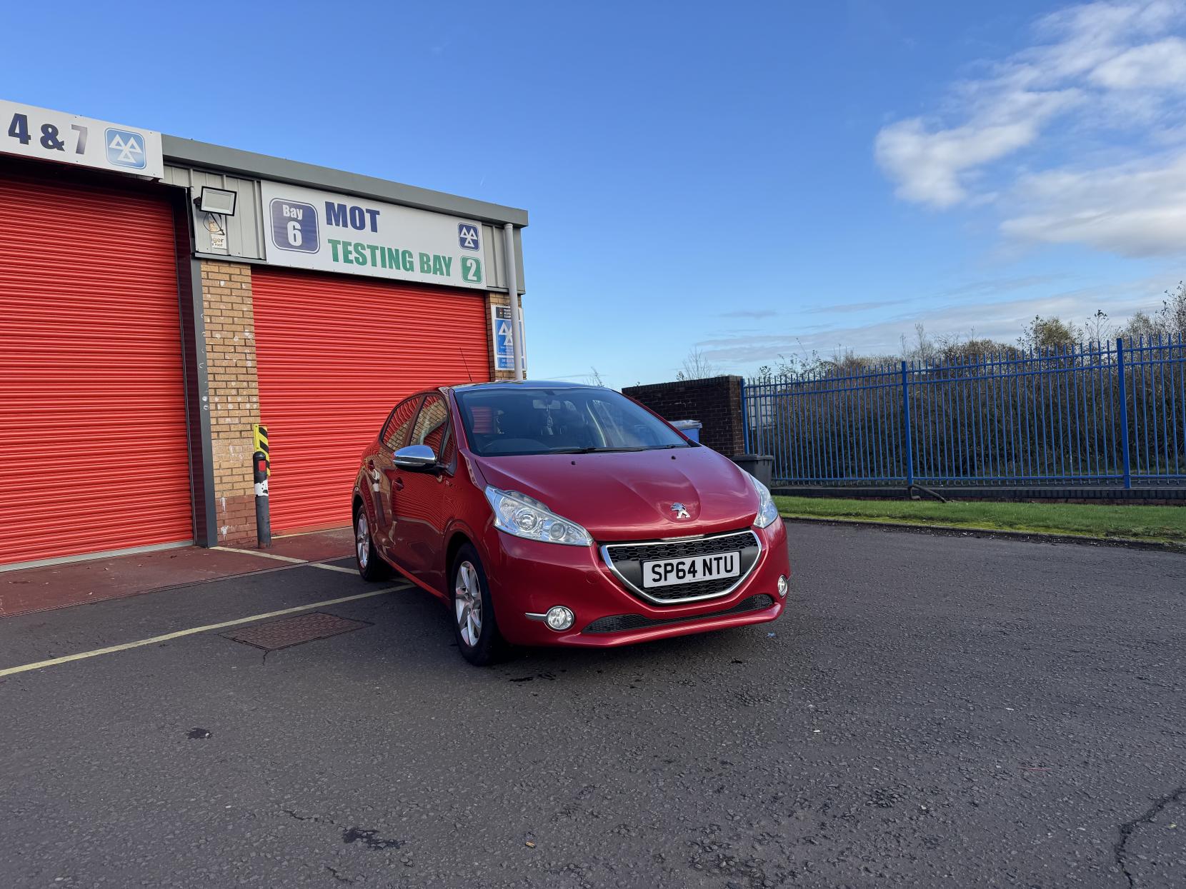 Peugeot 208 1.2 VTi Style Hatchback 5dr Petrol Manual Euro 5 (82 ps)