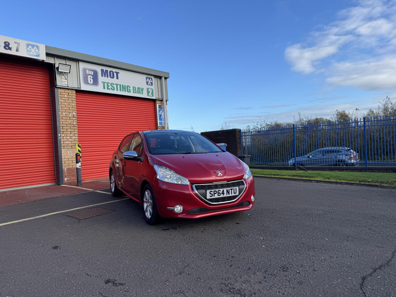 Peugeot 208 1.2 VTi Style Hatchback 5dr Petrol Manual Euro 5 (82 ps)