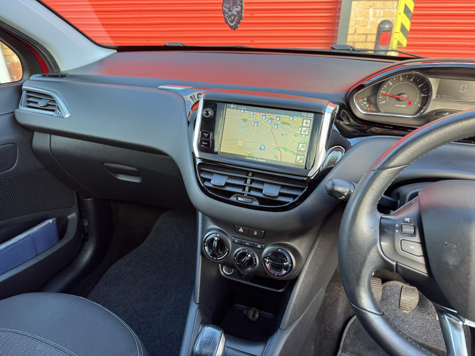 Peugeot 208 1.2 VTi Style Hatchback 5dr Petrol Manual Euro 5 (82 ps)