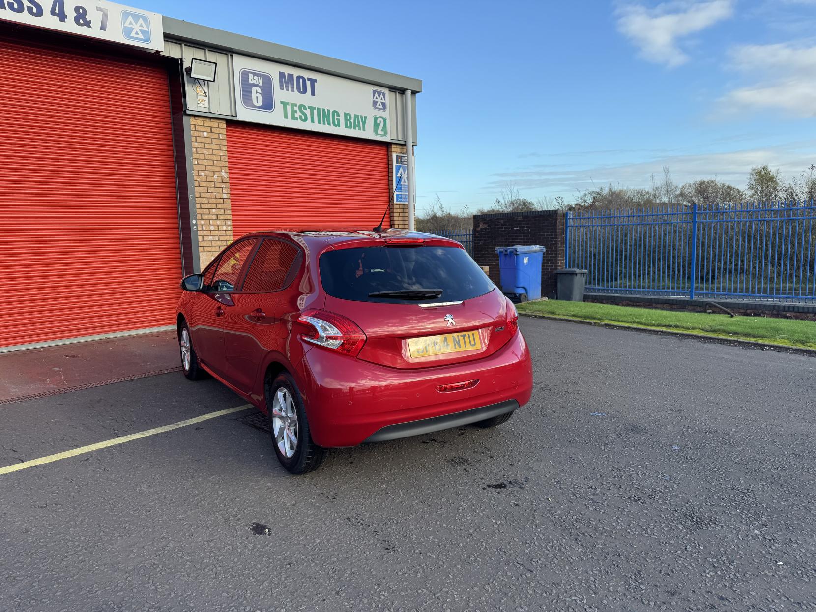 Peugeot 208 1.2 VTi Style Hatchback 5dr Petrol Manual Euro 5 (82 ps)