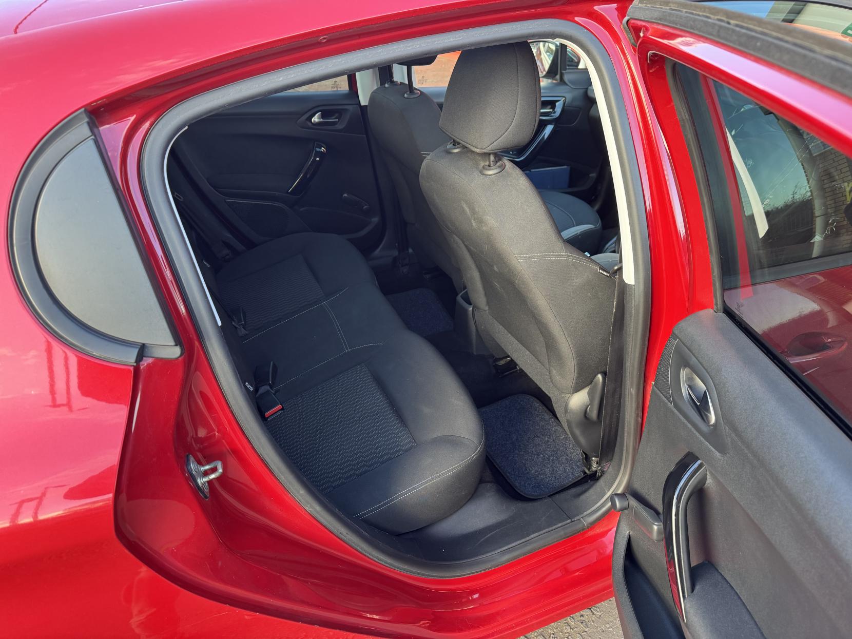 Peugeot 208 1.2 VTi Style Hatchback 5dr Petrol Manual Euro 5 (82 ps)