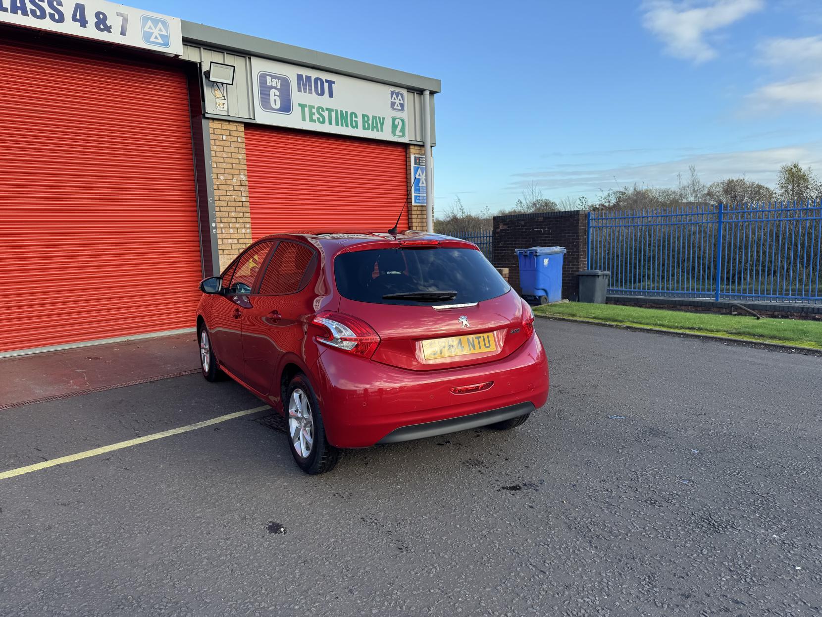 Peugeot 208 1.2 VTi Style Hatchback 5dr Petrol Manual Euro 5 (82 ps)