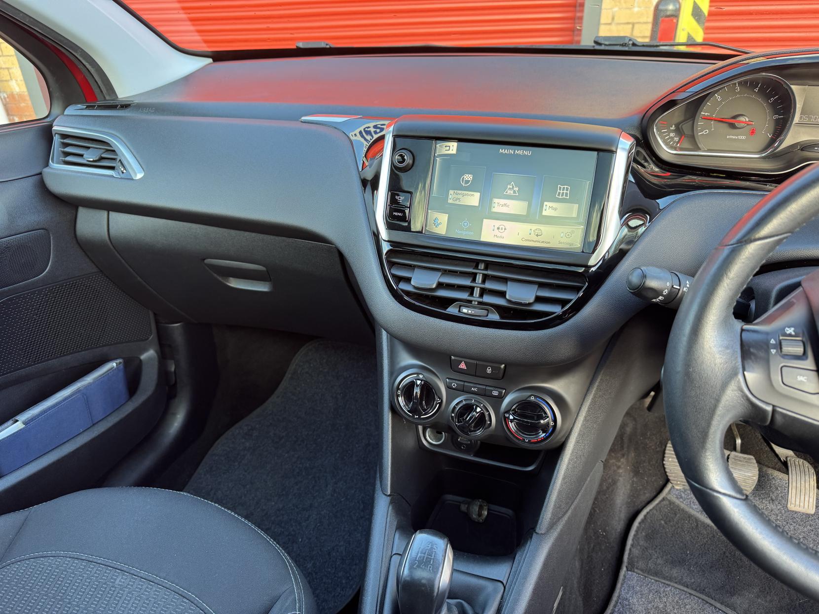 Peugeot 208 1.2 VTi Style Hatchback 5dr Petrol Manual Euro 5 (82 ps)