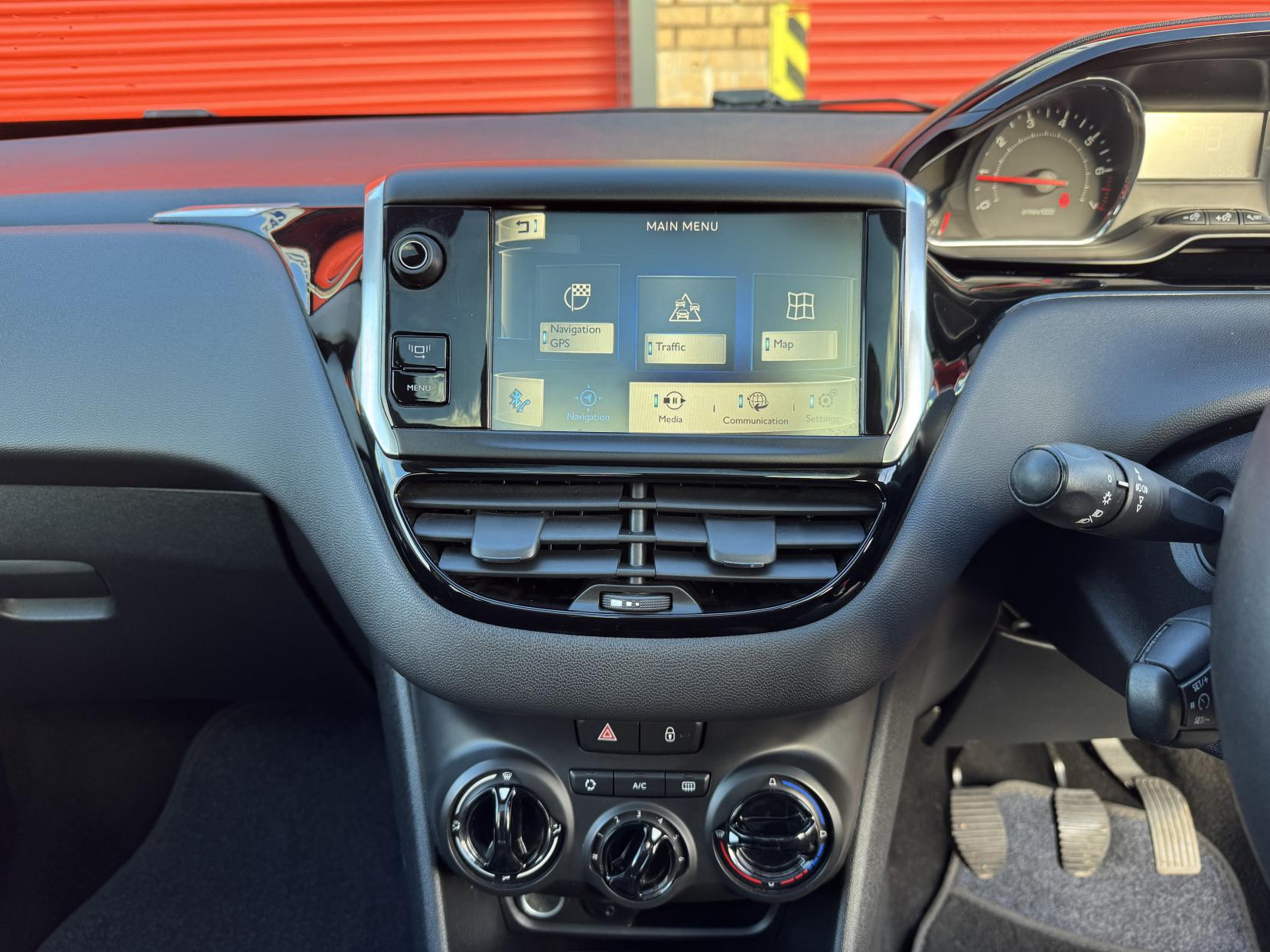 Peugeot 208 1.2 VTi Style Hatchback 5dr Petrol Manual Euro 5 (82 ps)