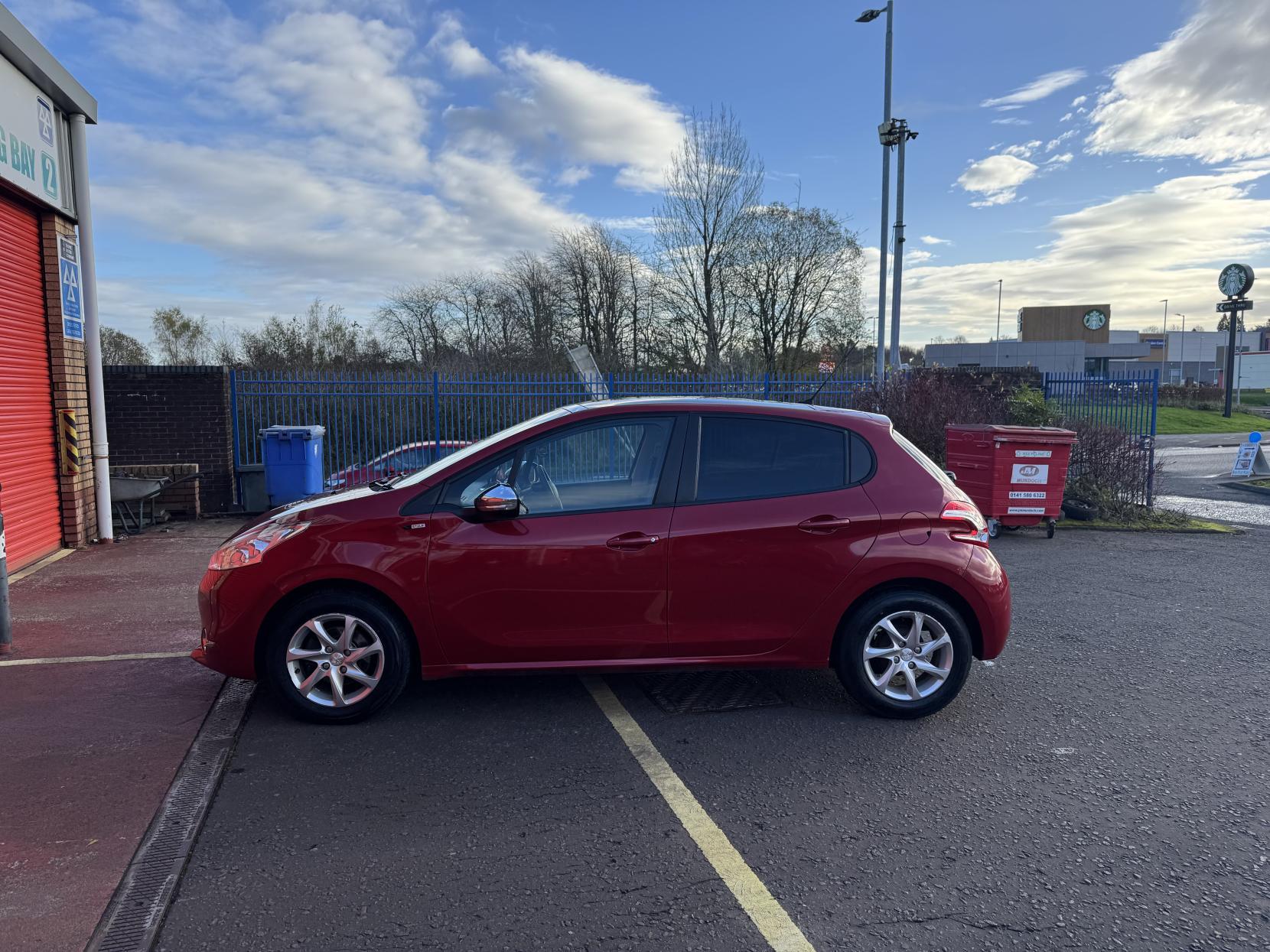 Peugeot 208 1.2 VTi Style Hatchback 5dr Petrol Manual Euro 5 (82 ps)