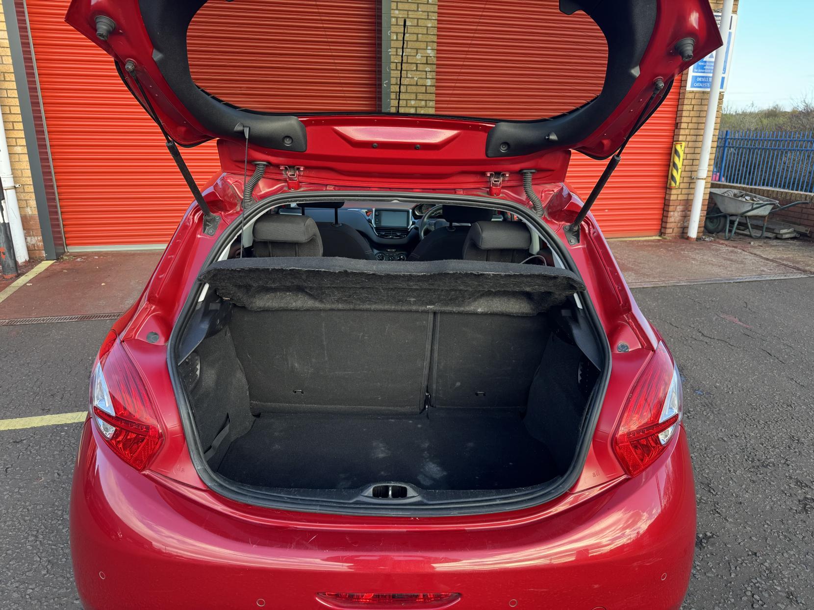 Peugeot 208 1.2 VTi Style Hatchback 5dr Petrol Manual Euro 5 (82 ps)