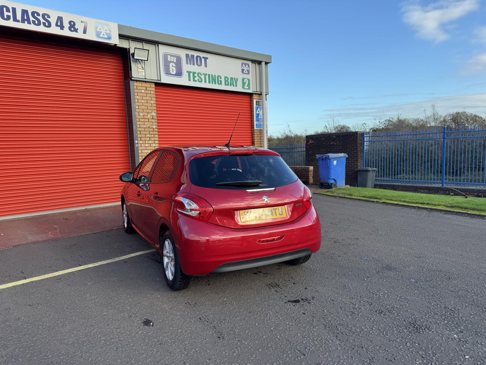 Peugeot 208 1.2 VTi Style Hatchback 5dr Petrol Manual Euro 5 (82 ps)