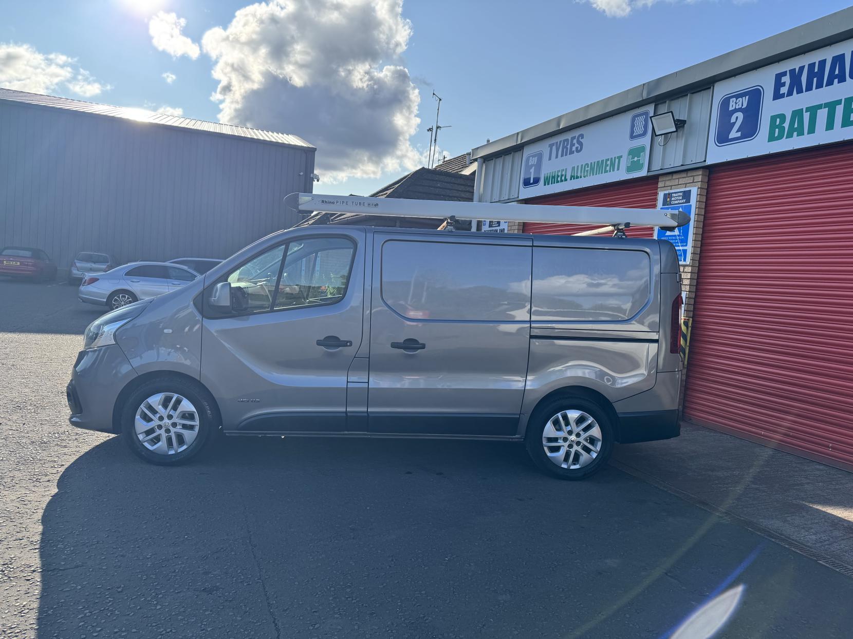 Renault Trafic 1.6 dCi 27 Sport Panel Van 5dr Diesel Manual SWB Standard Roof Euro 5 (115 ps)