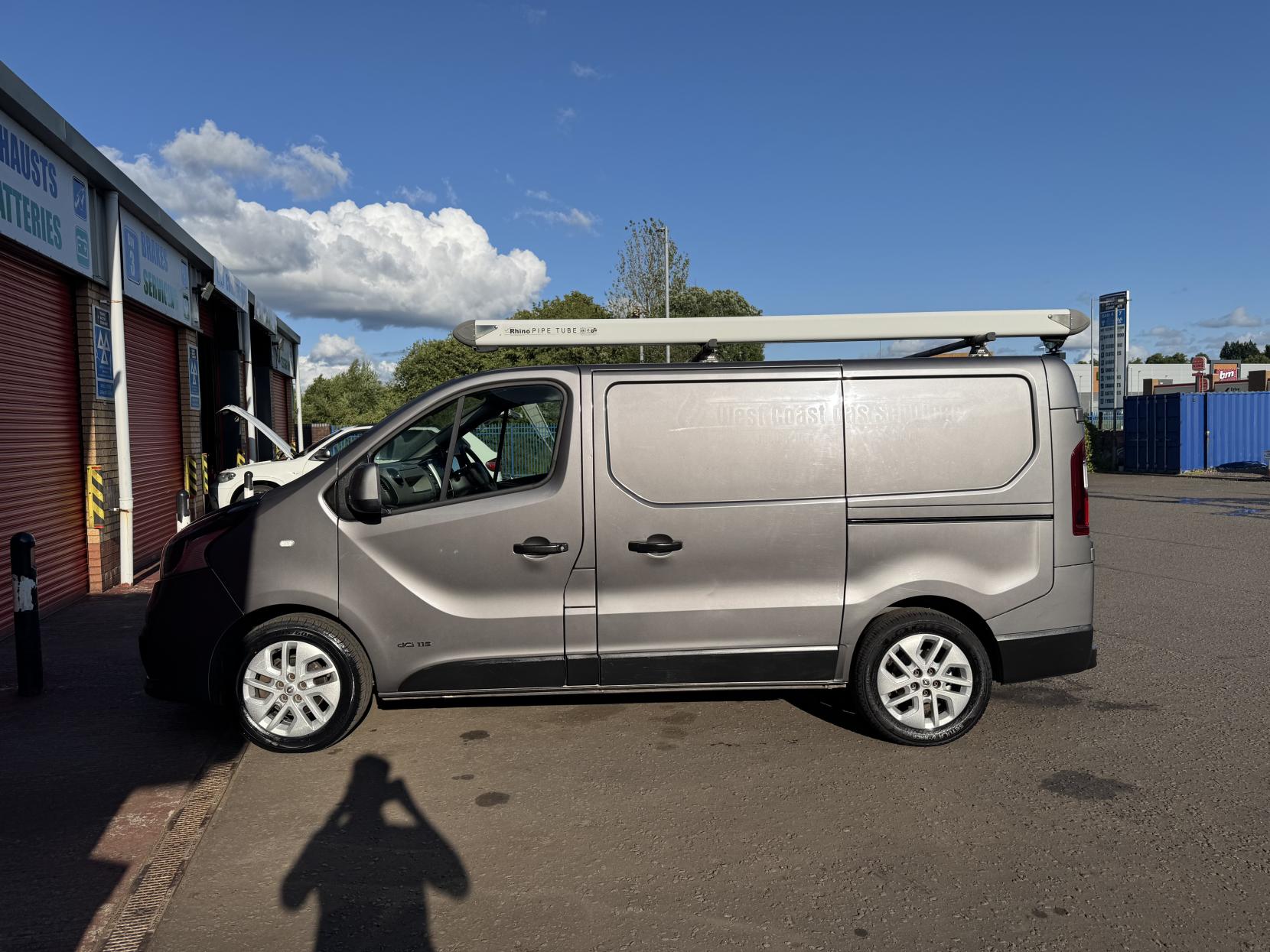 Renault Trafic 1.6 dCi 27 Sport Panel Van 5dr Diesel Manual SWB Standard Roof Euro 5 (115 ps)