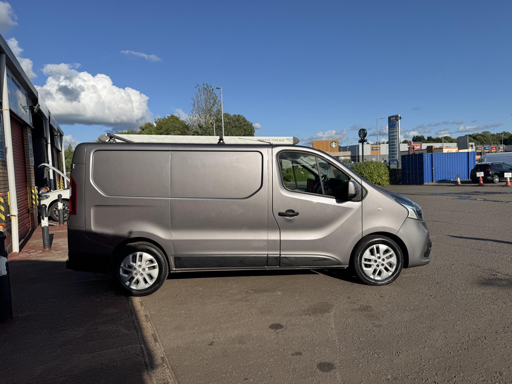 Renault Trafic 1.6 dCi 27 Sport Panel Van 5dr Diesel Manual SWB Standard Roof Euro 5 (115 ps)