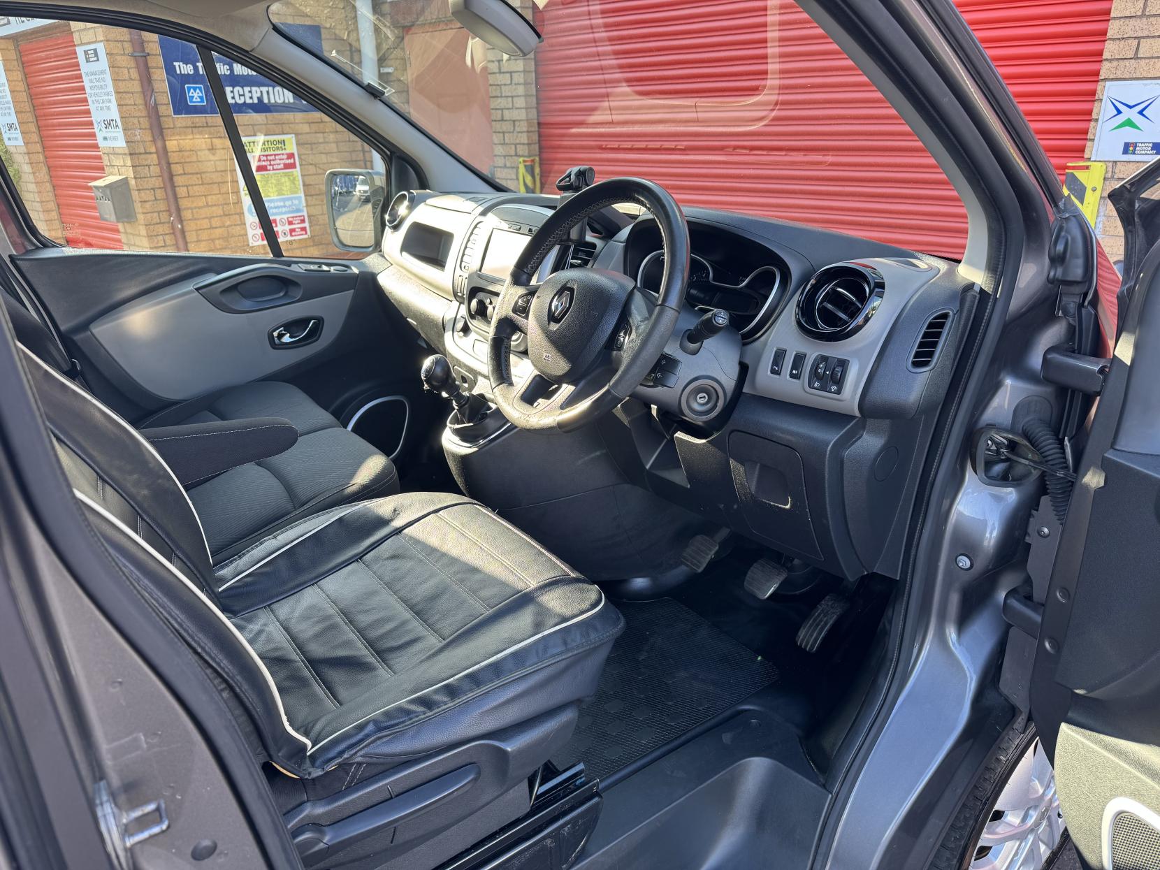 Renault Trafic 1.6 dCi 27 Sport Panel Van 5dr Diesel Manual SWB Standard Roof Euro 5 (115 ps)