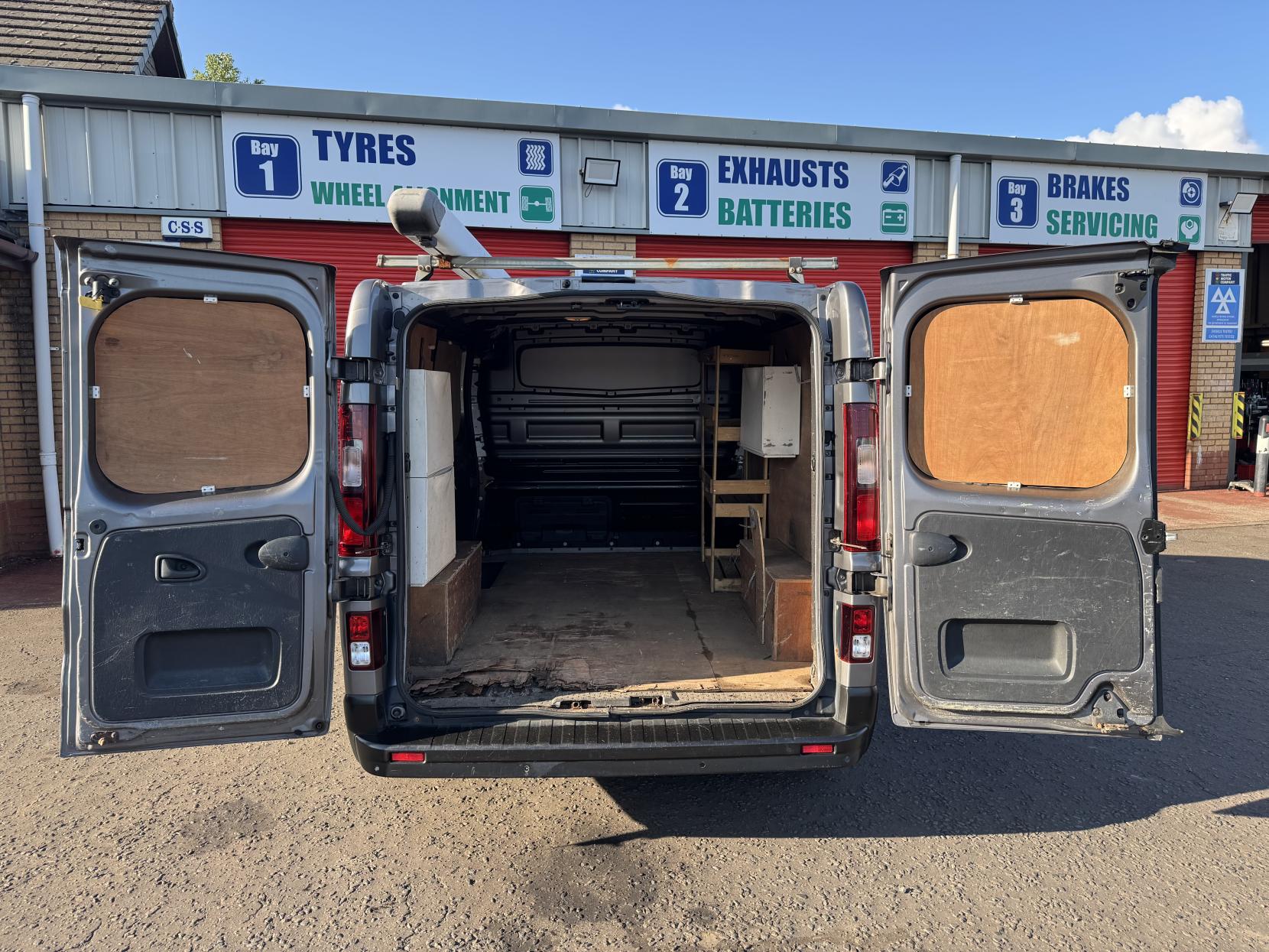 Renault Trafic 1.6 dCi 27 Sport Panel Van 5dr Diesel Manual SWB Standard Roof Euro 5 (115 ps)