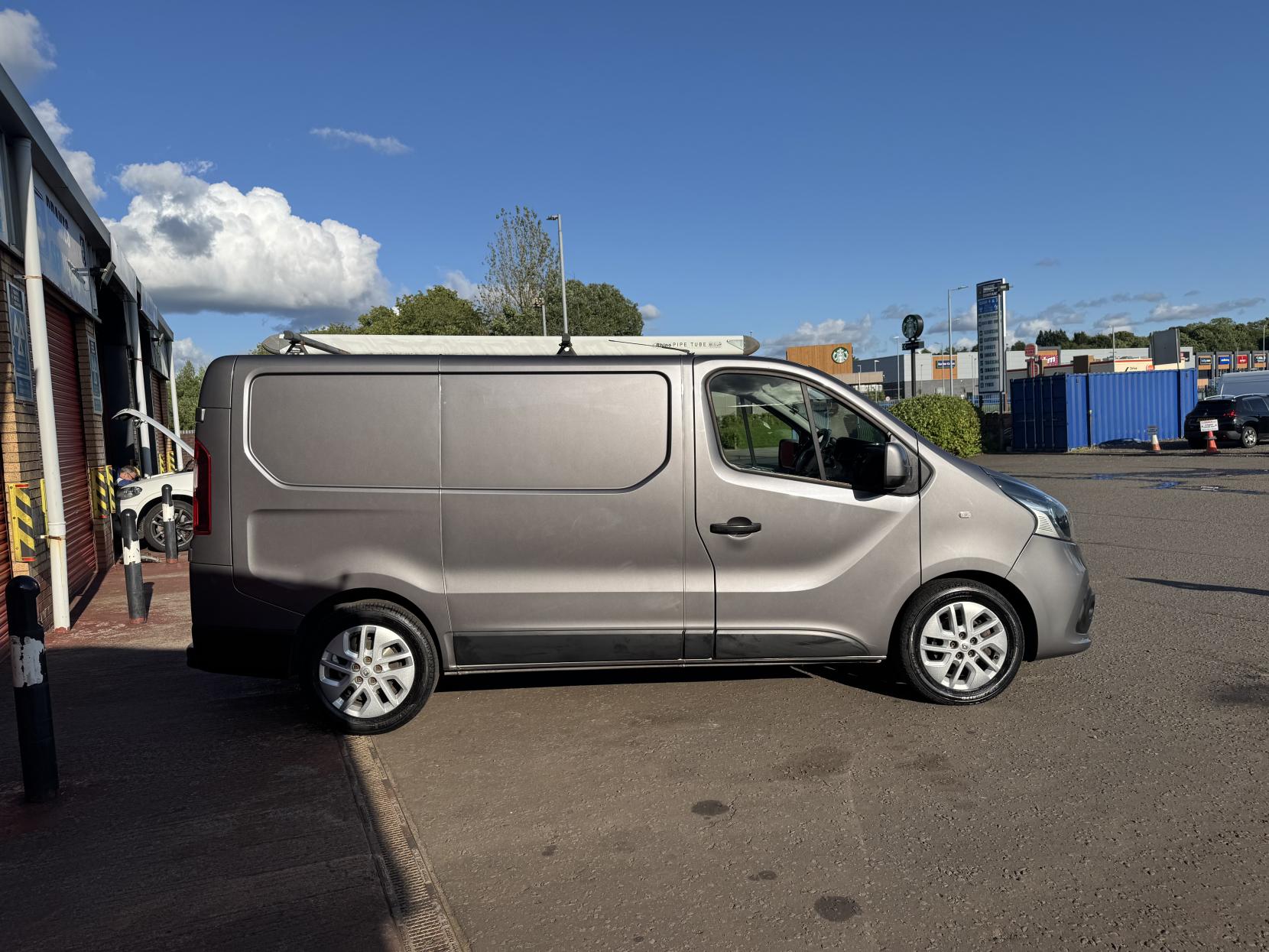Renault Trafic 1.6 dCi 27 Sport Panel Van 5dr Diesel Manual SWB Standard Roof Euro 5 (115 ps)