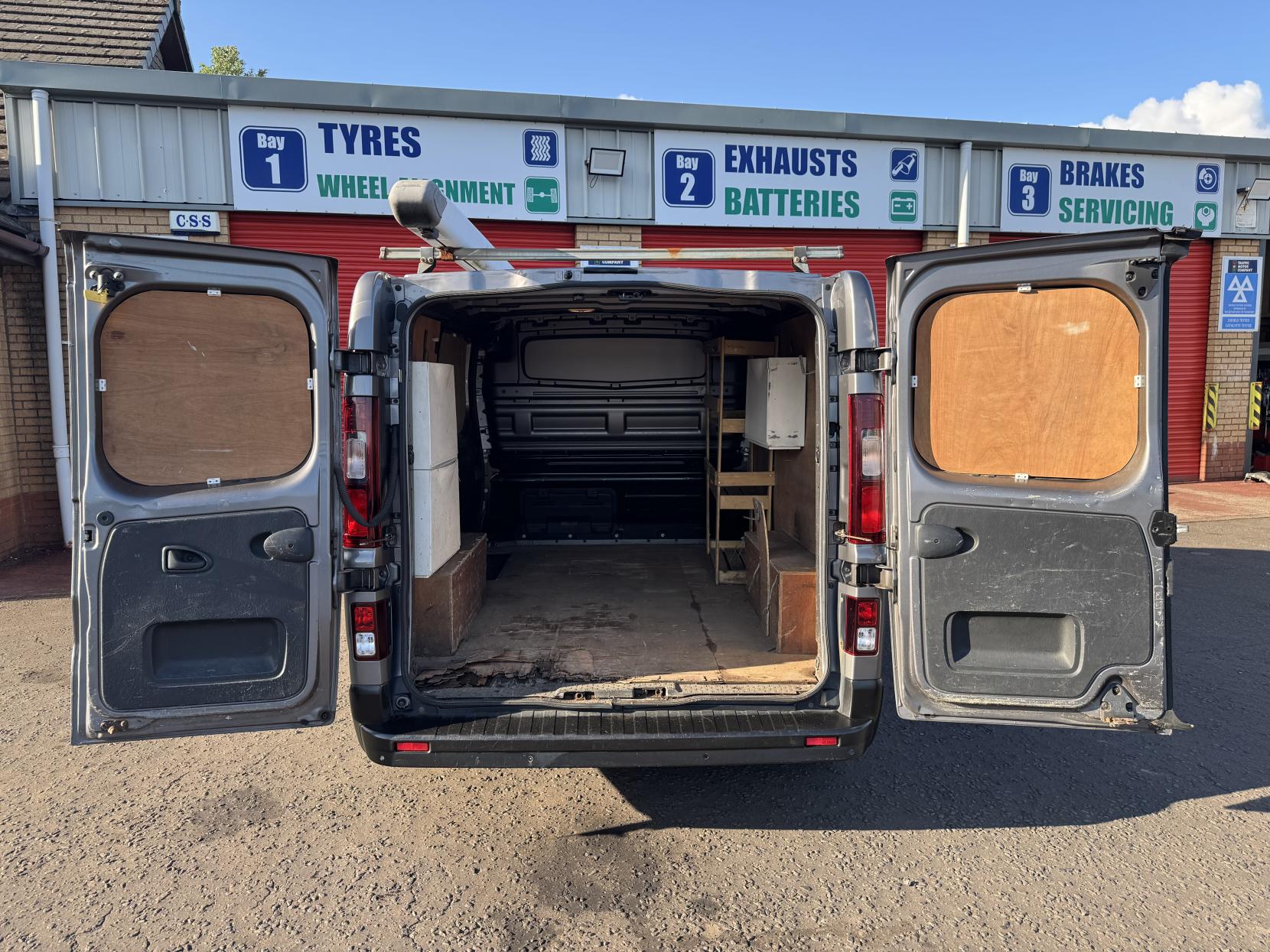 Renault Trafic 1.6 dCi 27 Sport Panel Van 5dr Diesel Manual SWB Standard Roof Euro 5 (115 ps)