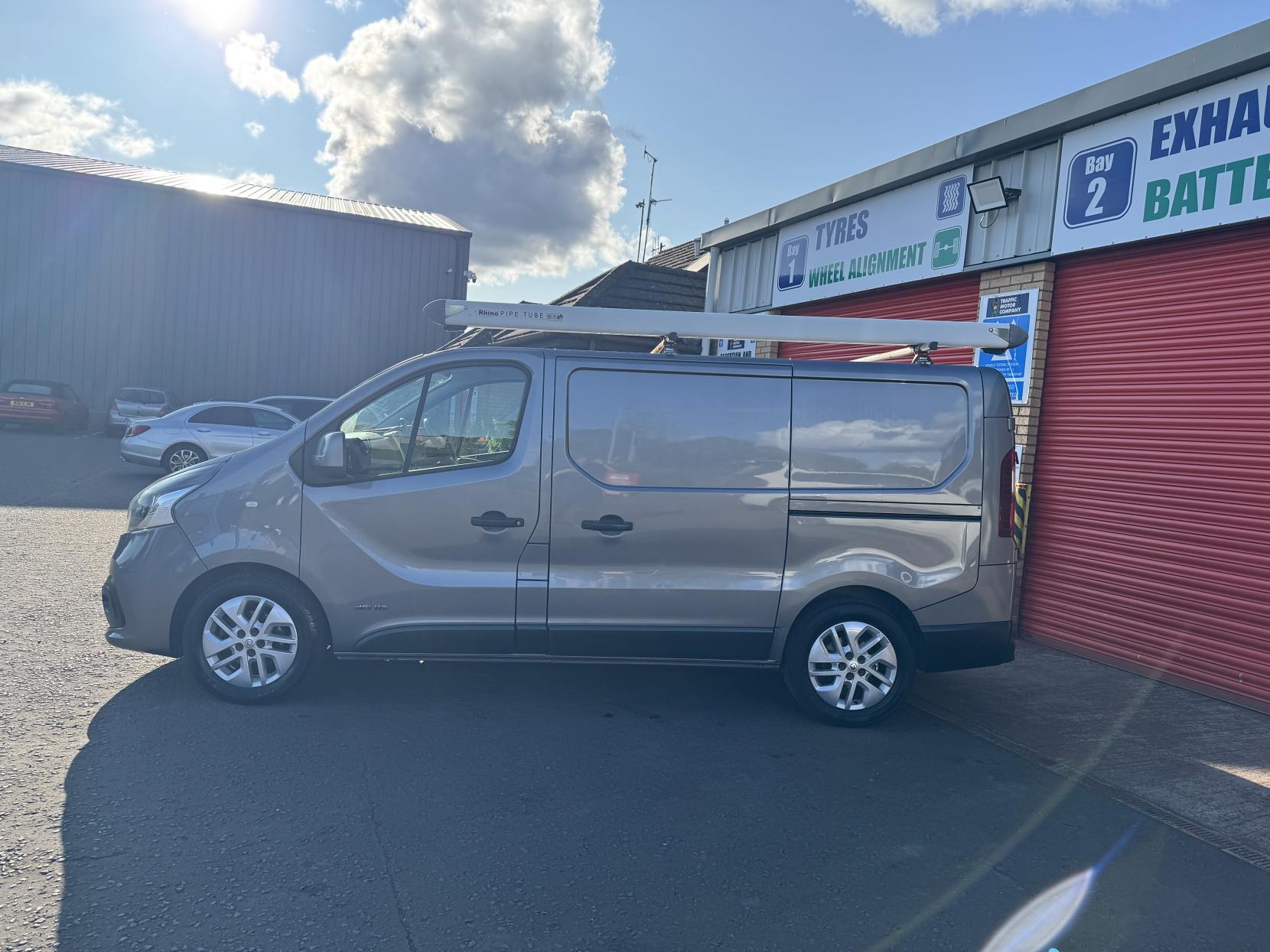 Renault Trafic 1.6 dCi 27 Sport Panel Van 5dr Diesel Manual SWB Standard Roof Euro 5 (115 ps)