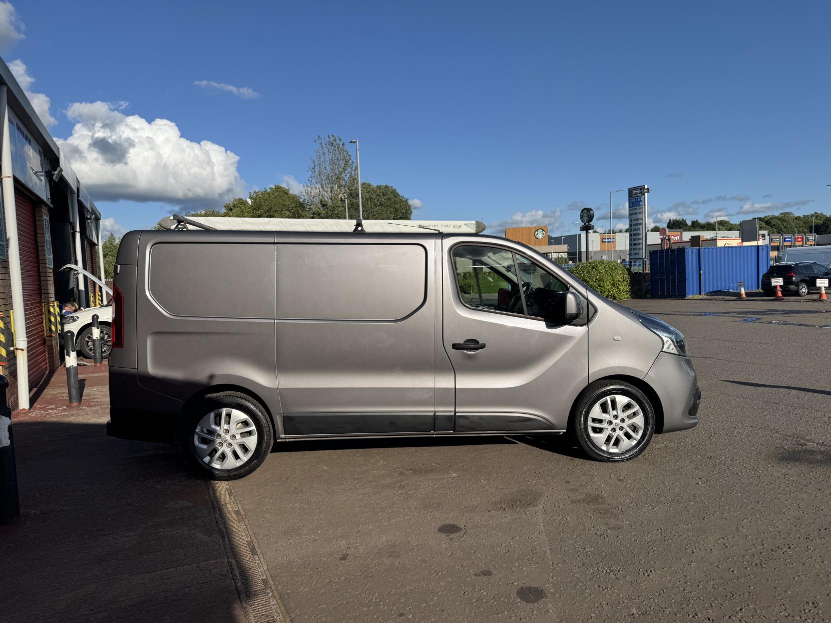 Renault Trafic 1.6 dCi 27 Sport Panel Van 5dr Diesel Manual SWB Standard Roof Euro 5 (115 ps)