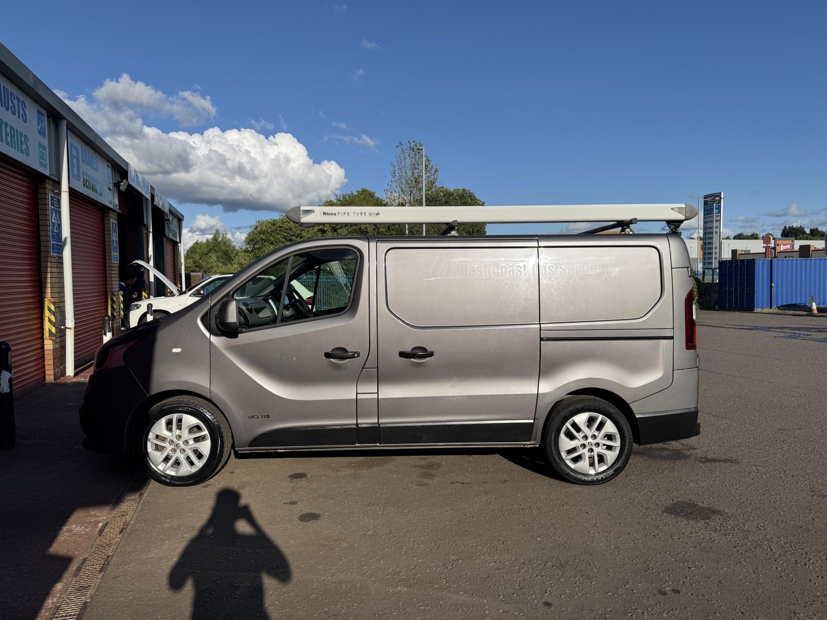 Renault Trafic 1.6 dCi 27 Sport Panel Van 5dr Diesel Manual SWB Standard Roof Euro 5 (115 ps)