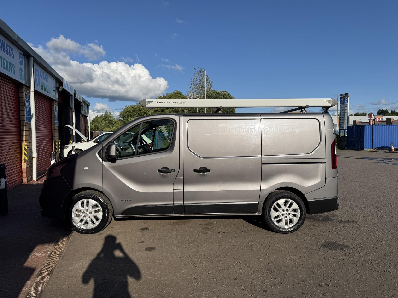 Renault Trafic 1.6 dCi 27 Sport Panel Van 5dr Diesel Manual SWB Standard Roof Euro 5 (115 ps)