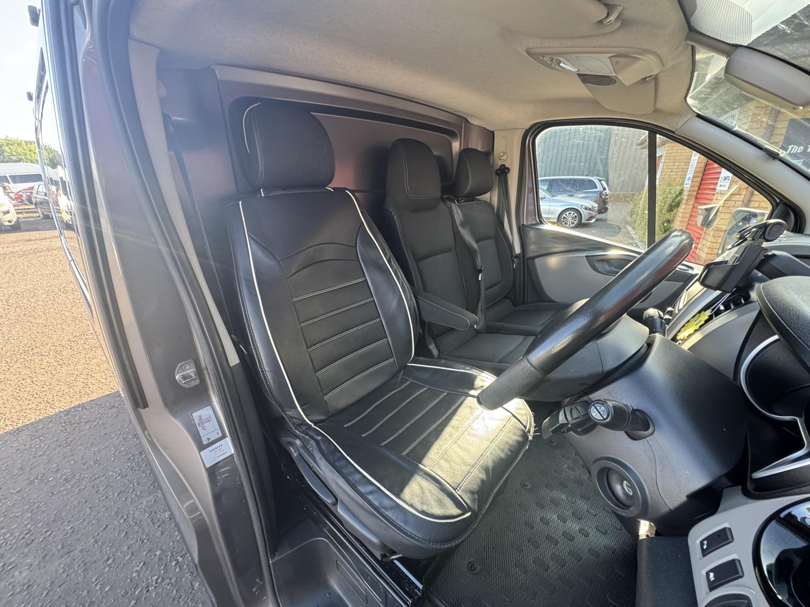 Renault Trafic 1.6 dCi 27 Sport Panel Van 5dr Diesel Manual SWB Standard Roof Euro 5 (115 ps)