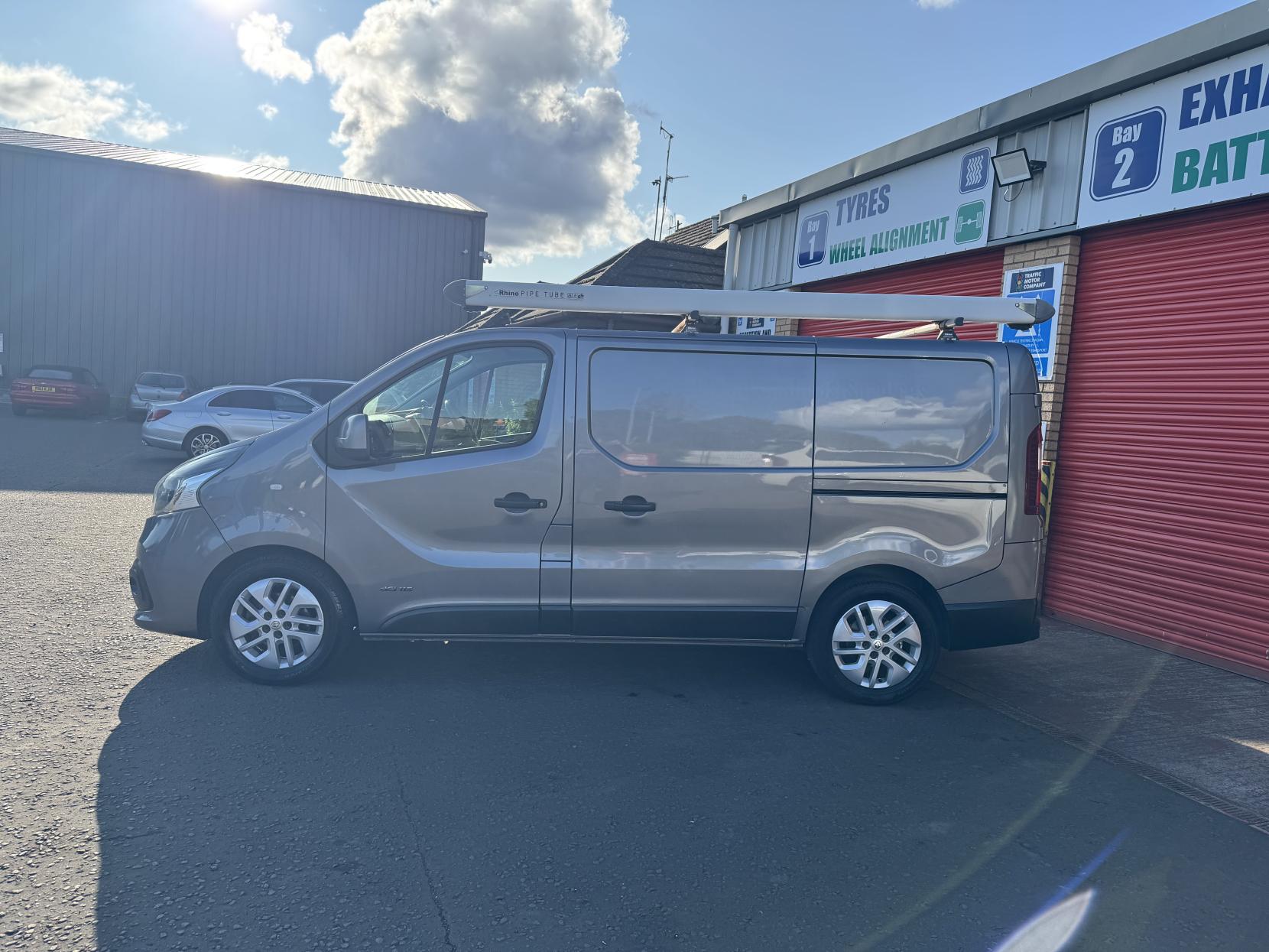 Renault Trafic 1.6 dCi 27 Sport Panel Van 5dr Diesel Manual SWB Standard Roof Euro 5 (115 ps)