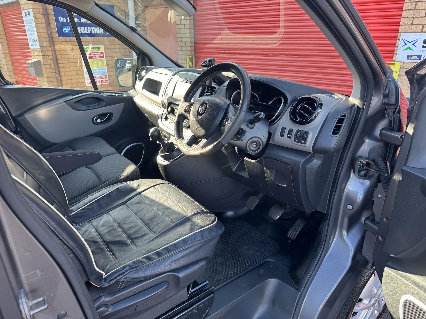 Renault Trafic 1.6 dCi 27 Sport Panel Van 5dr Diesel Manual SWB Standard Roof Euro 5 (115 ps)