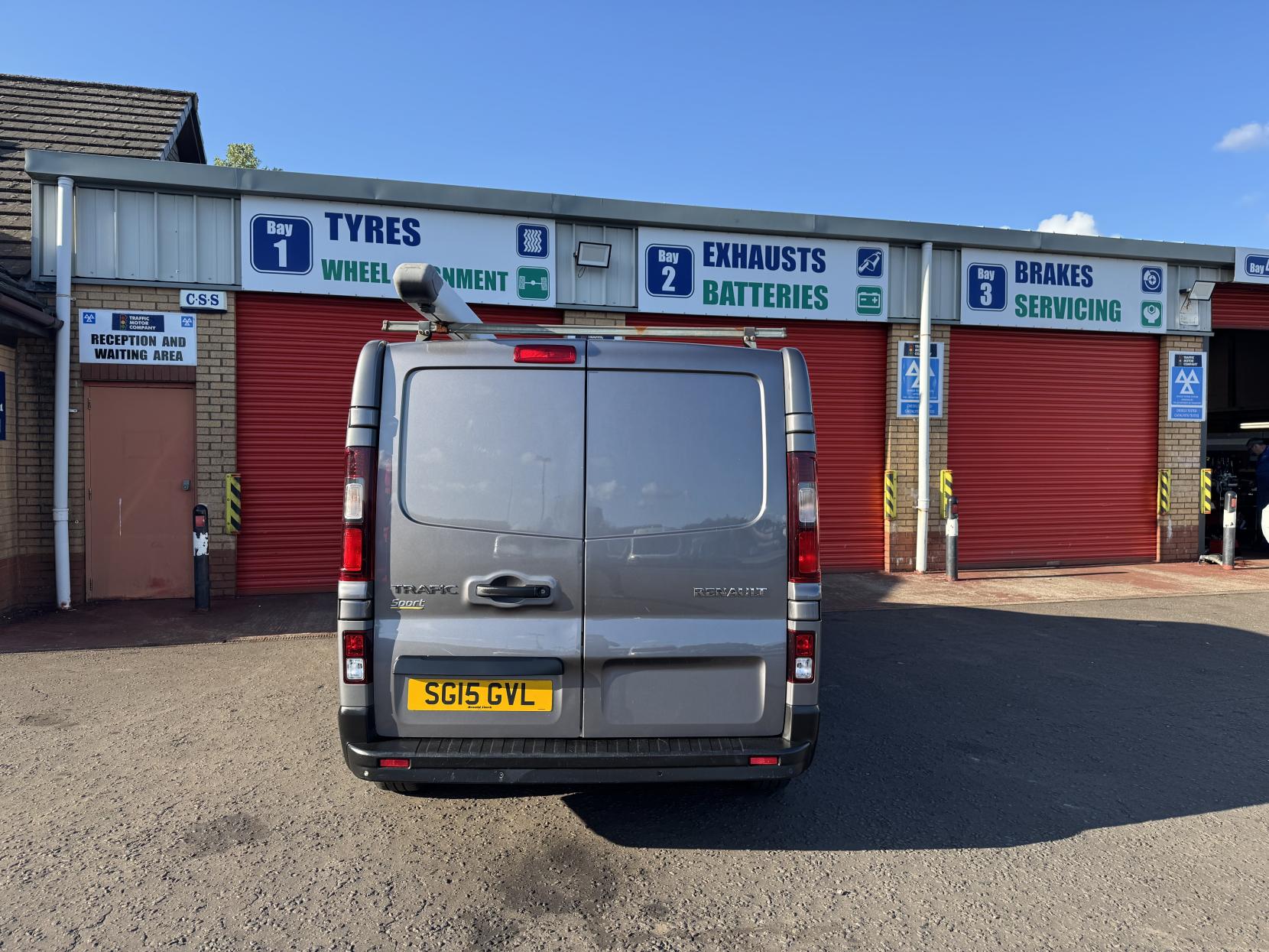 Renault Trafic 1.6 dCi 27 Sport Panel Van 5dr Diesel Manual SWB Standard Roof Euro 5 (115 ps)