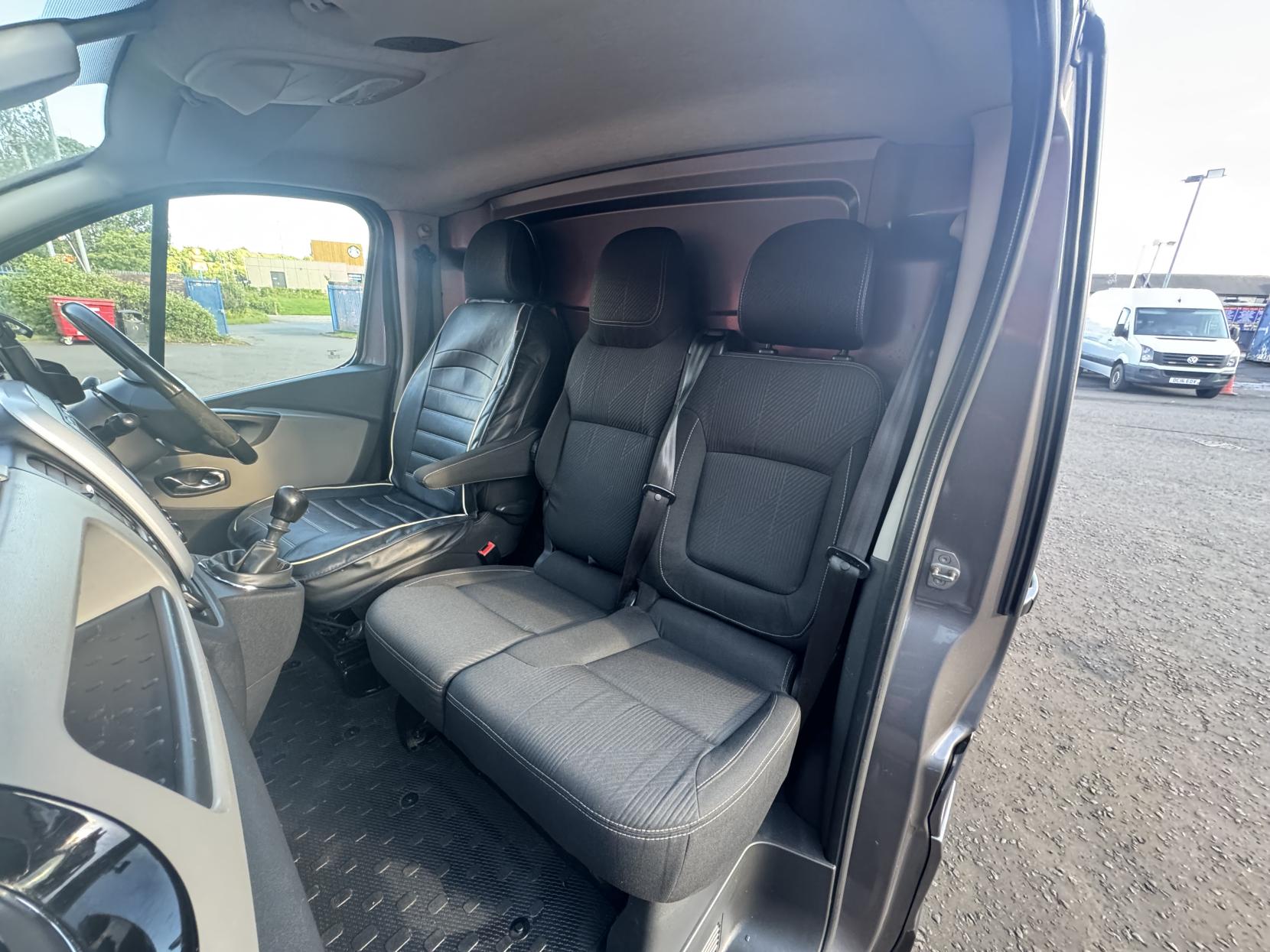 Renault Trafic 1.6 dCi 27 Sport Panel Van 5dr Diesel Manual SWB Standard Roof Euro 5 (115 ps)