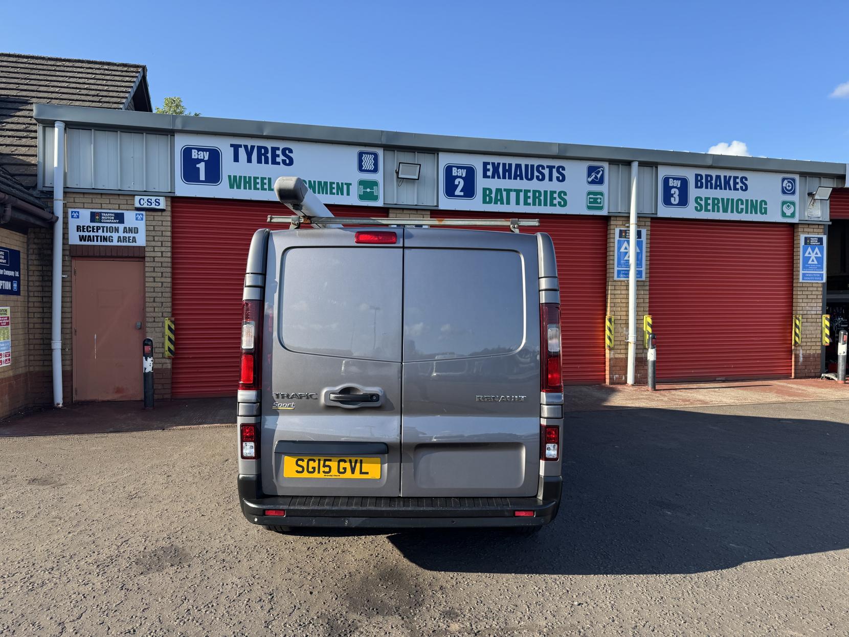 Renault Trafic 1.6 dCi 27 Sport Panel Van 5dr Diesel Manual SWB Standard Roof Euro 5 (115 ps)
