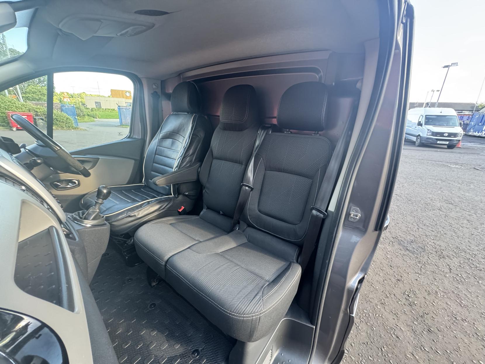 Renault Trafic 1.6 dCi 27 Sport Panel Van 5dr Diesel Manual SWB Standard Roof Euro 5 (115 ps)