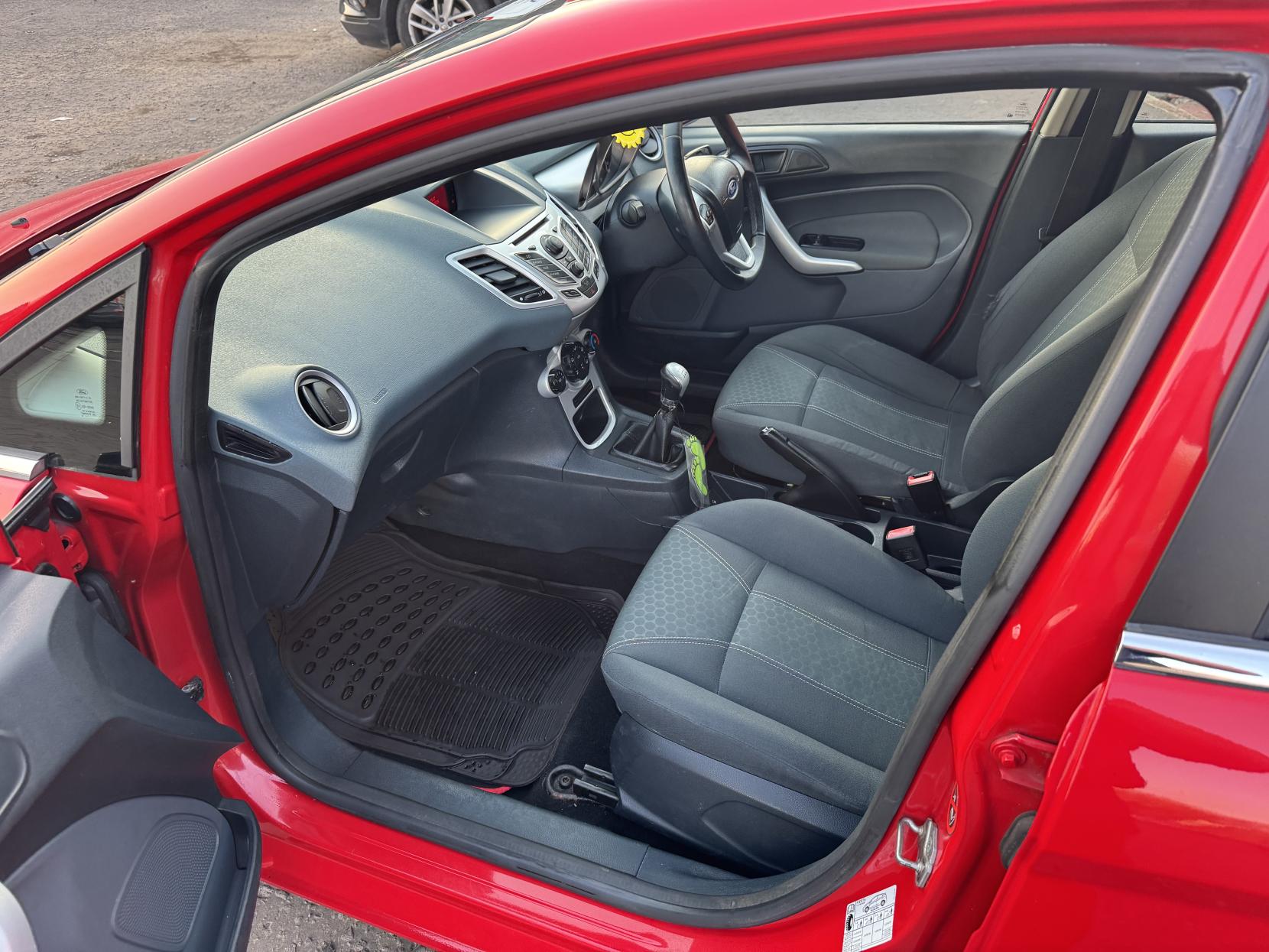 Ford Fiesta 1.4 TDCi Zetec Hatchback 5dr Diesel Manual (110 g/km, 67 bhp)