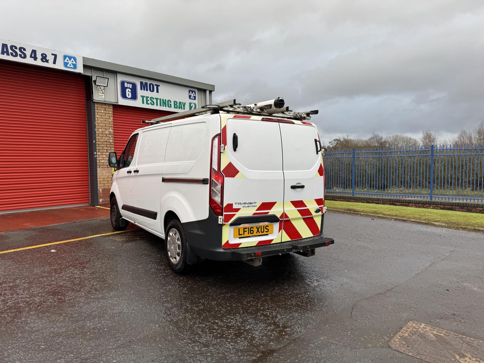 Ford Transit Custom 2.2 TDCi 310 ECOnetic Panel Van 5dr Diesel Manual L1 H1 (162 g/km, 98 bhp)