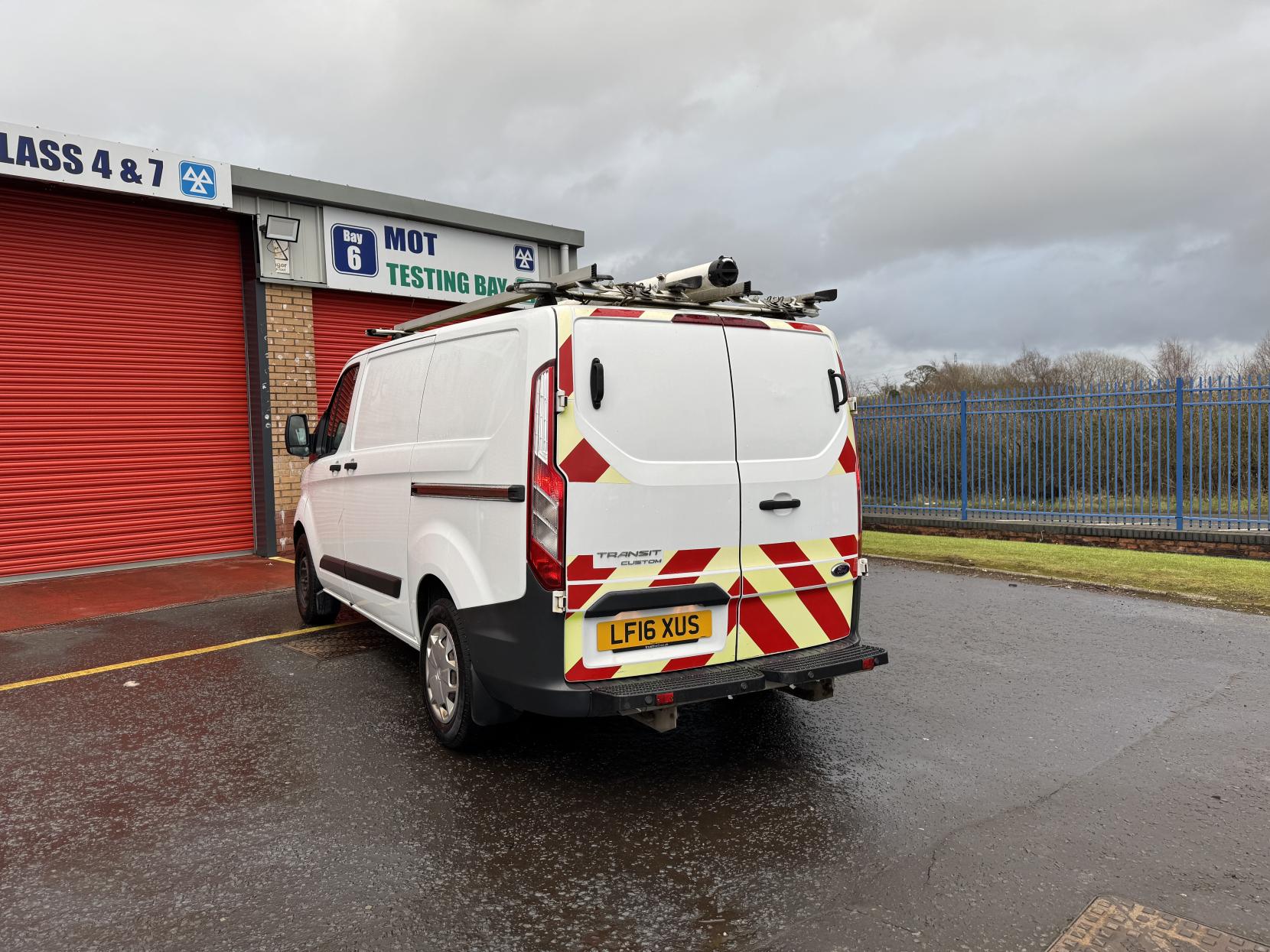 Ford Transit Custom 2.2 TDCi 310 ECOnetic Panel Van 5dr Diesel Manual L1 H1 (162 g/km, 98 bhp)