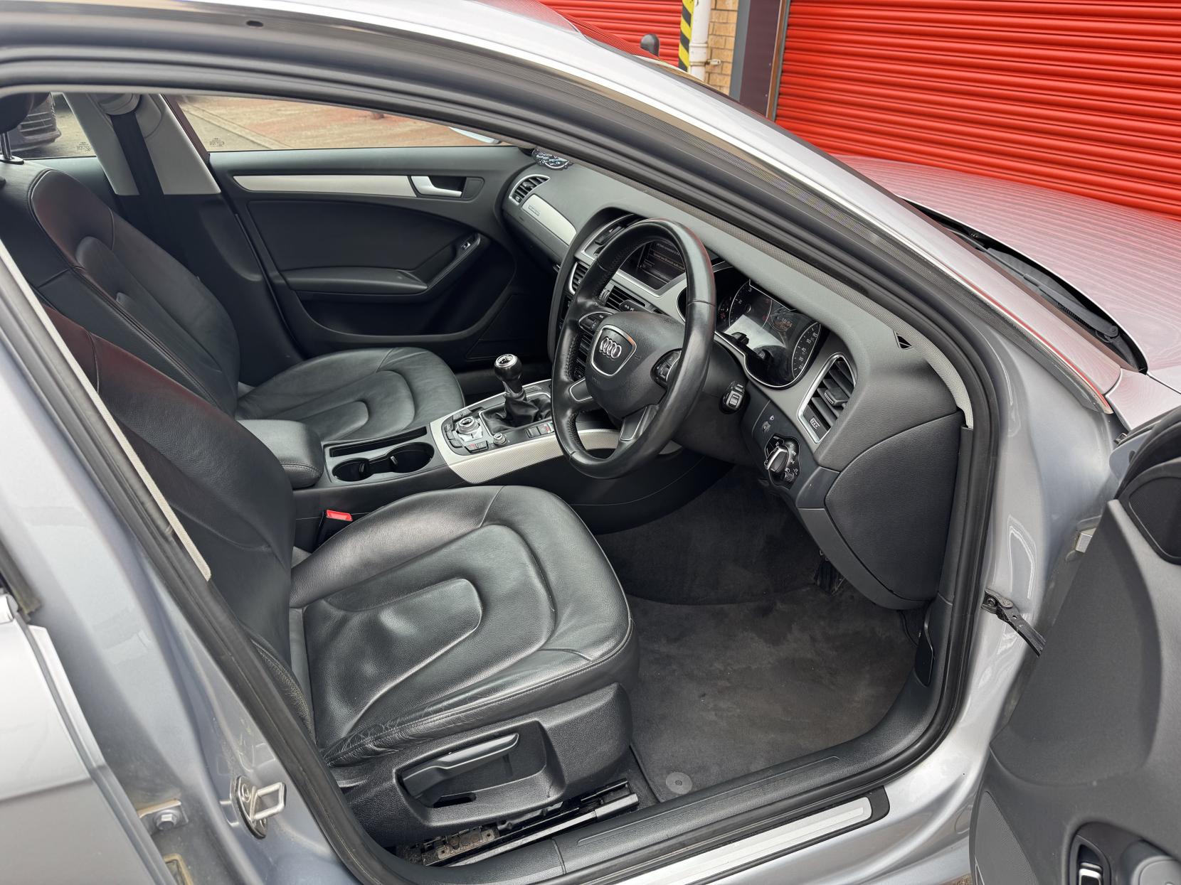 Audi A4 2.0 TDI SE Technik Saloon 4dr Diesel Manual quattro Euro 5 (s/s) (177 ps)