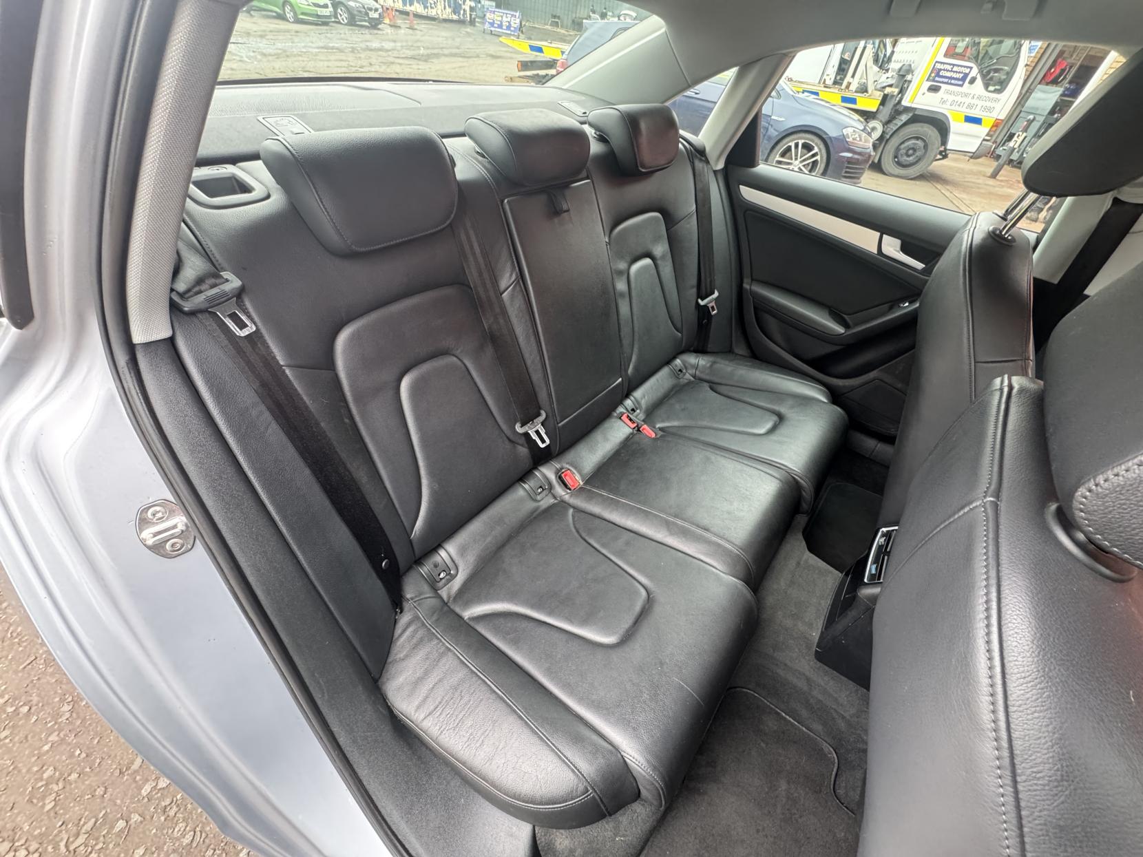 Audi A4 2.0 TDI SE Technik Saloon 4dr Diesel Manual quattro Euro 5 (s/s) (177 ps)