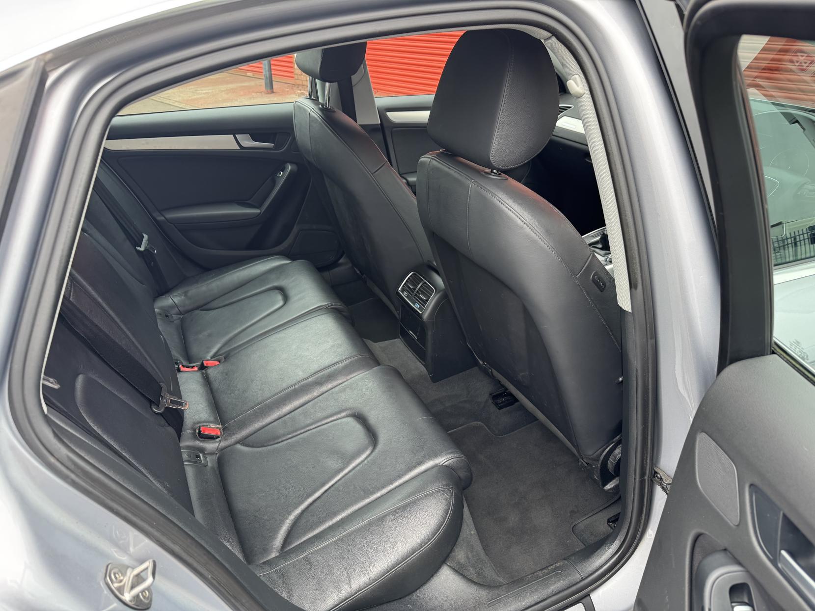 Audi A4 2.0 TDI SE Technik Saloon 4dr Diesel Manual quattro Euro 5 (s/s) (177 ps)