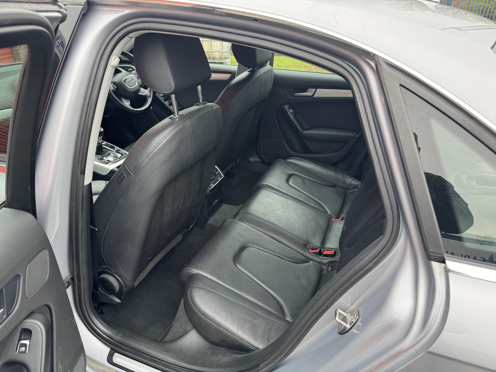 Audi A4 2.0 TDI SE Technik Saloon 4dr Diesel Manual quattro Euro 5 (s/s) (177 ps)