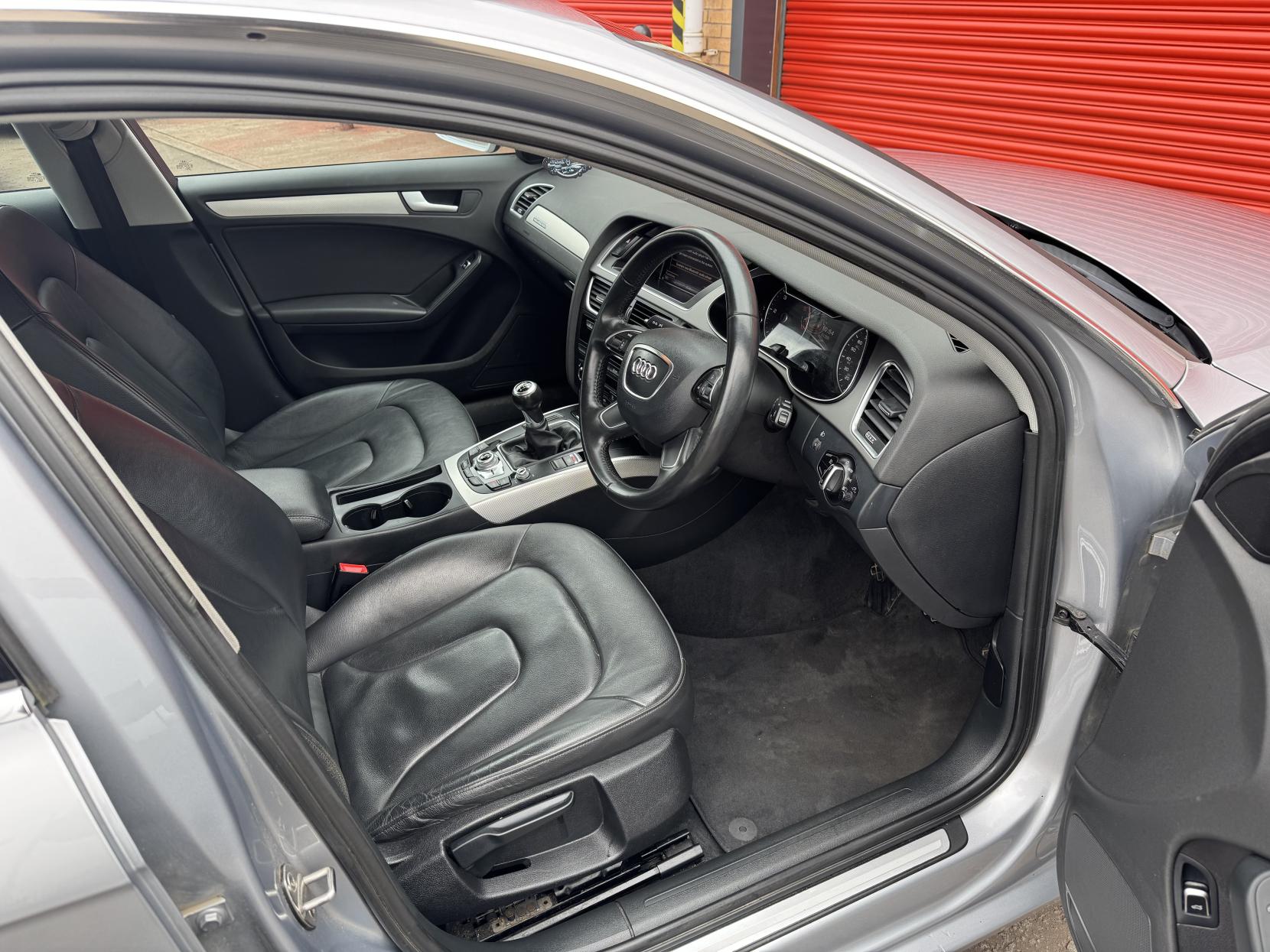 Audi A4 2.0 TDI SE Technik Saloon 4dr Diesel Manual quattro Euro 5 (s/s) (177 ps)